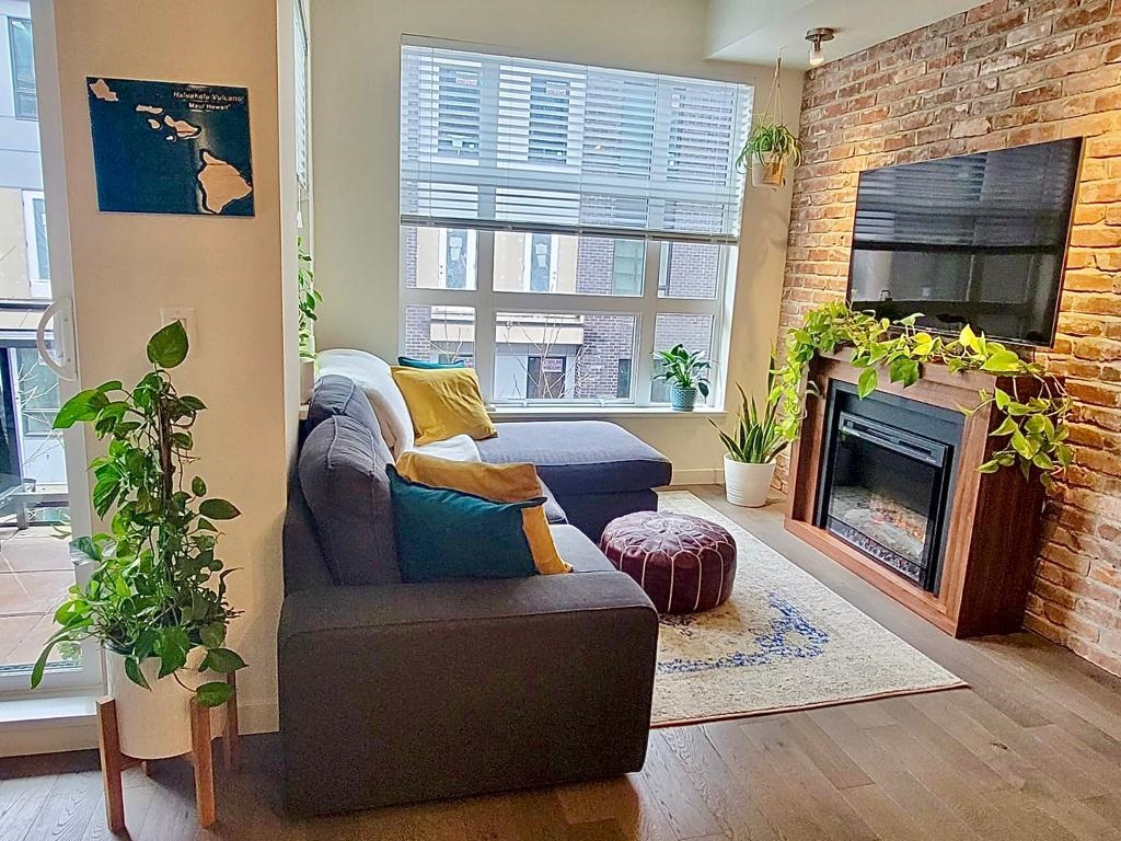 333 95 MOODY STREET, #333