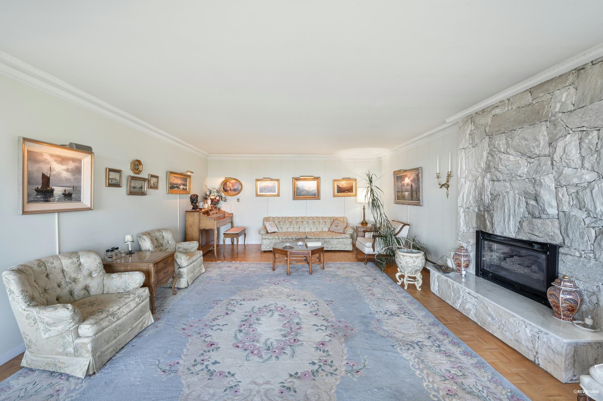 1373 CAMWELL DRIVE