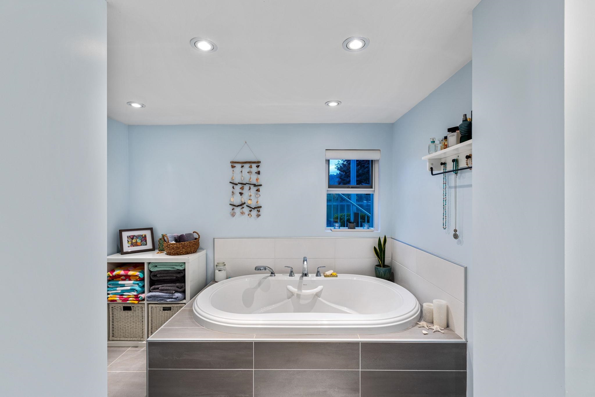 1232 ALDERSIDE ROAD