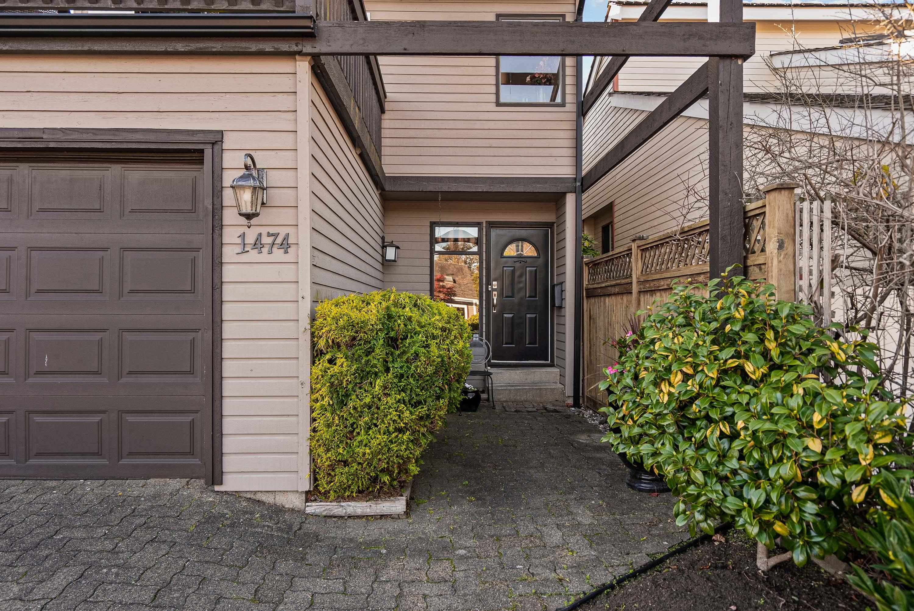 1474 VILLAGE GREENS WYND