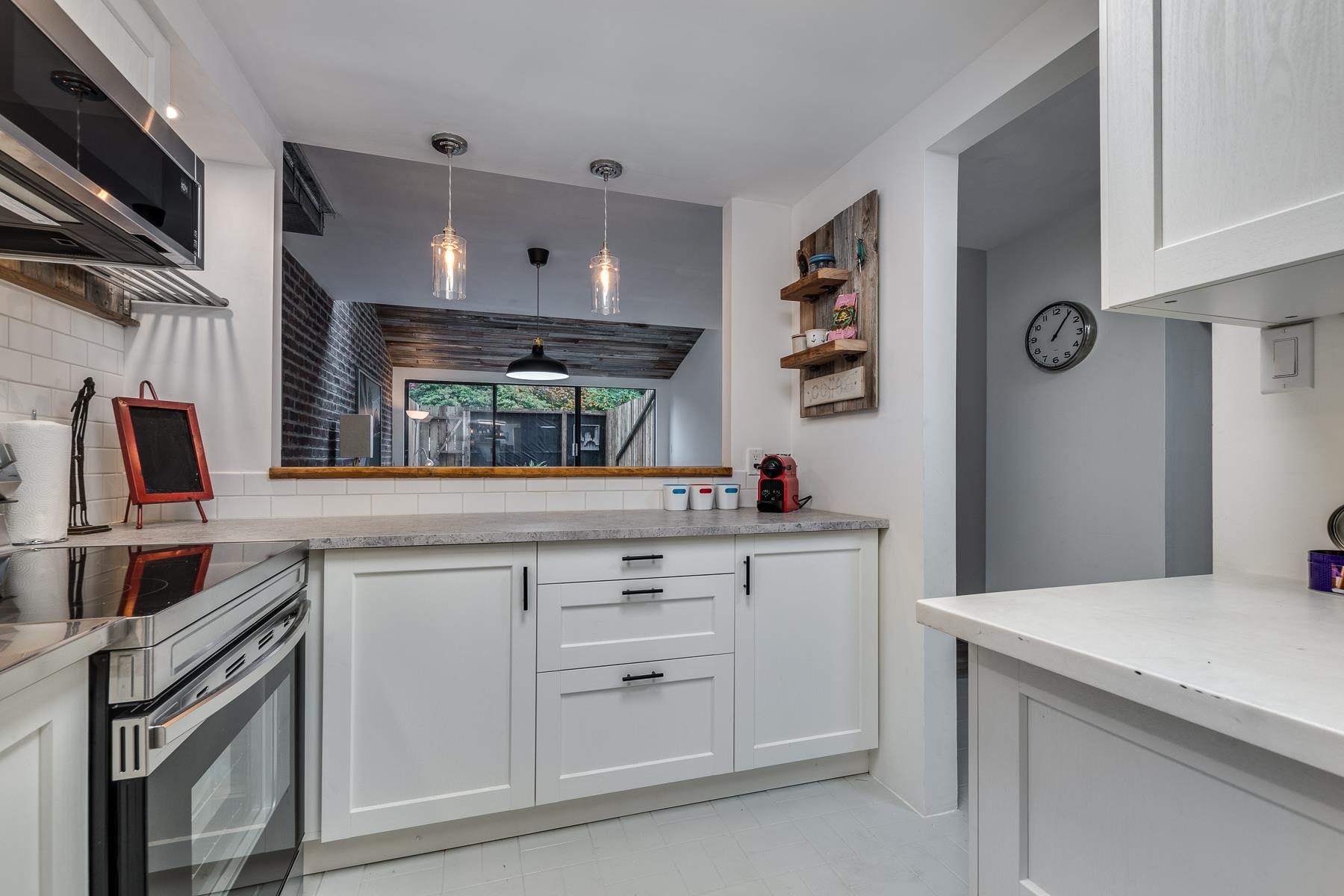 107 1745 ESQUIMALT AVENUE, #107