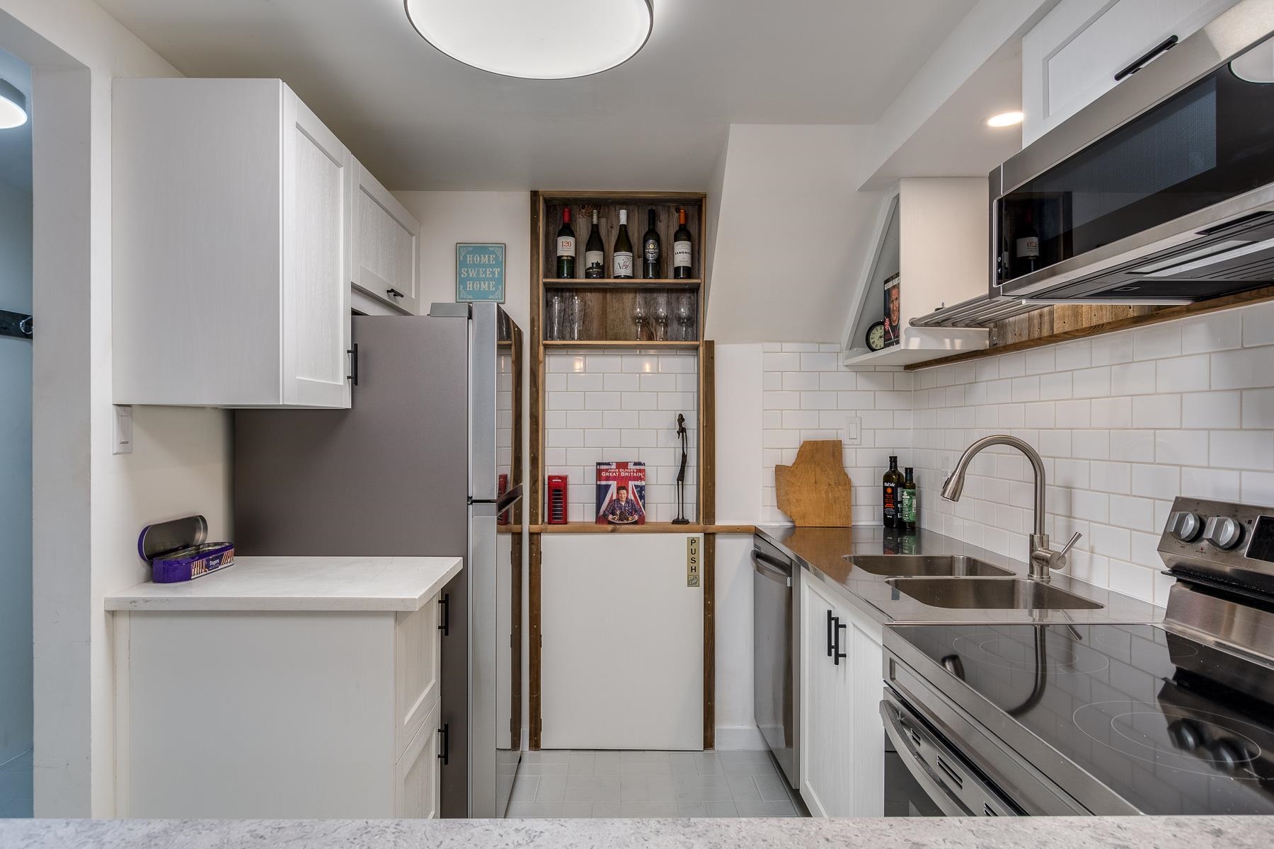 107 1745 ESQUIMALT AVENUE, #107