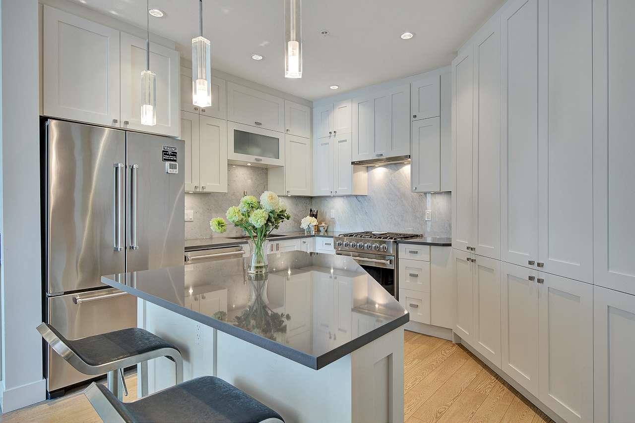 404 14855 THRIFT AVENUE, #404