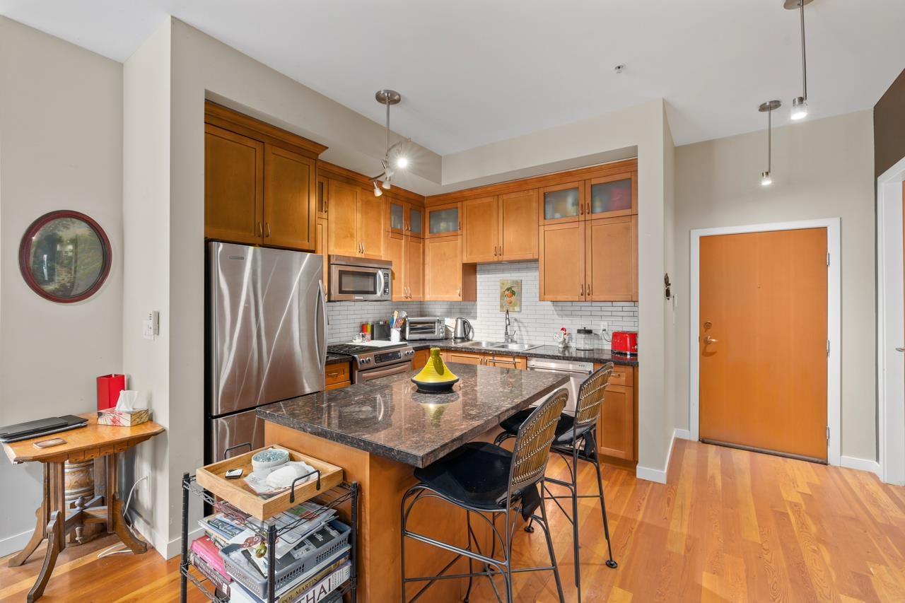 109 240 SALTER STREET, #109
