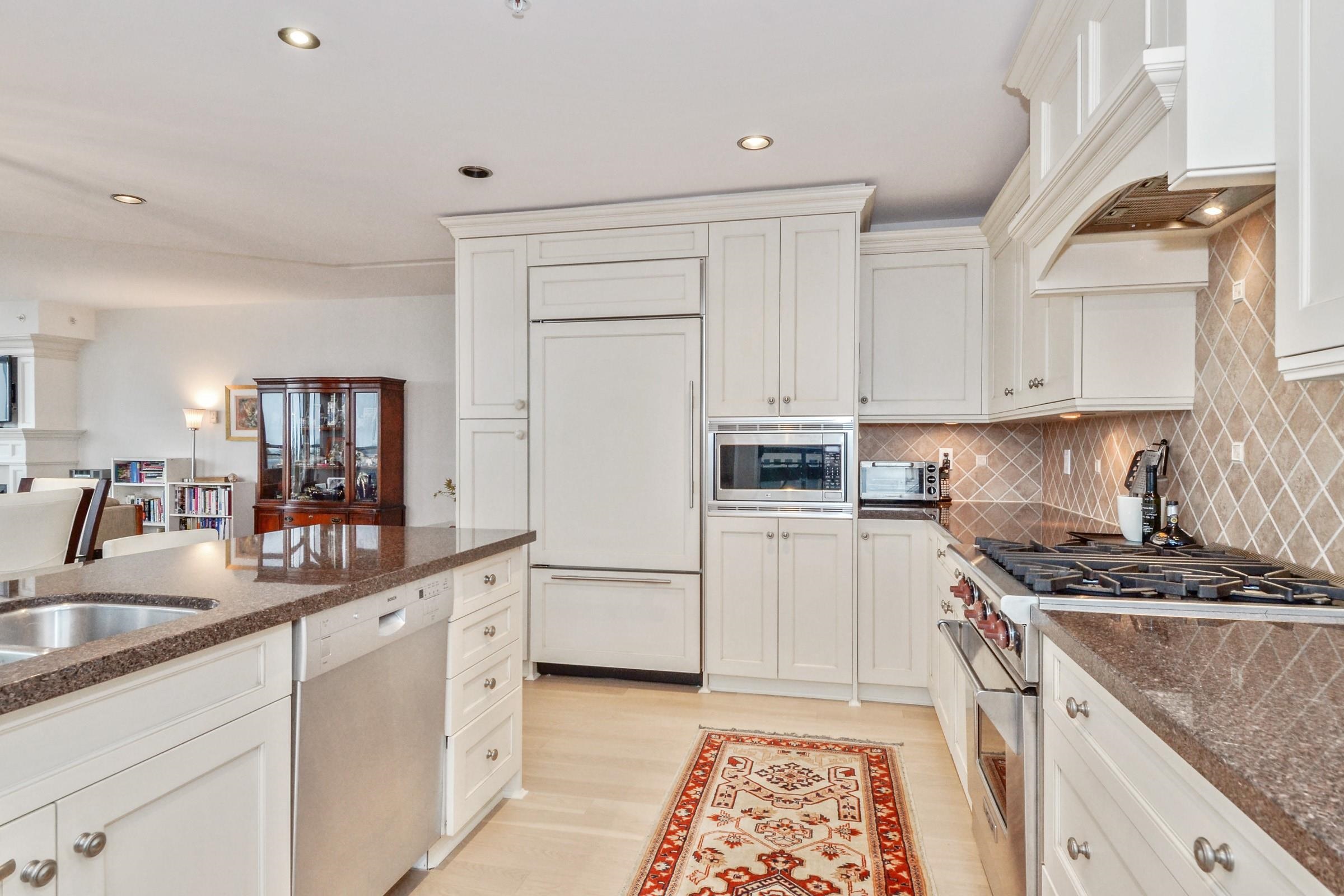 603 15445 VINE AVENUE, #603