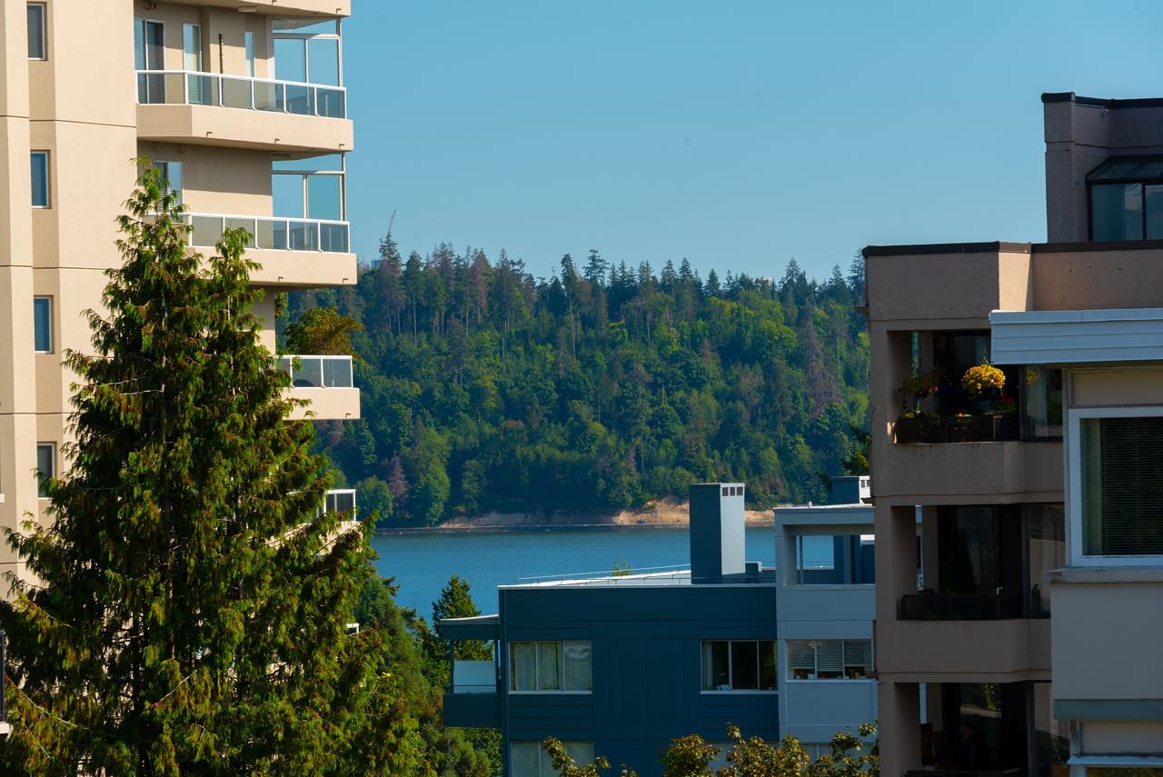 501 1745 ESQUIMALT AVENUE, #501