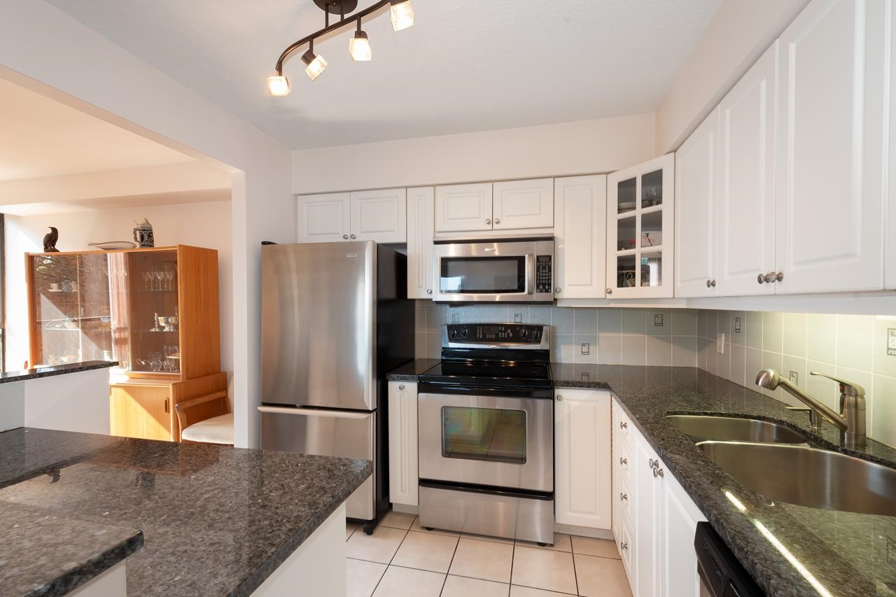 501 1745 ESQUIMALT AVENUE, #501