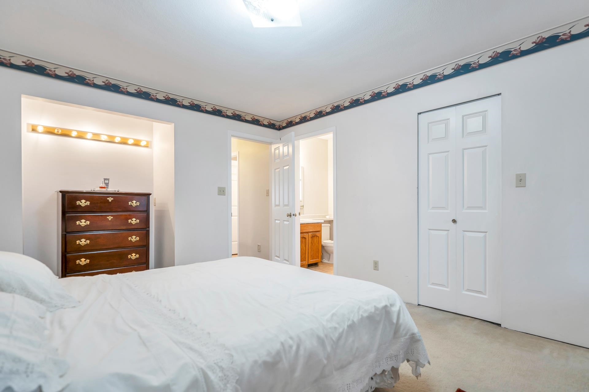 625 PENDER PLACE
