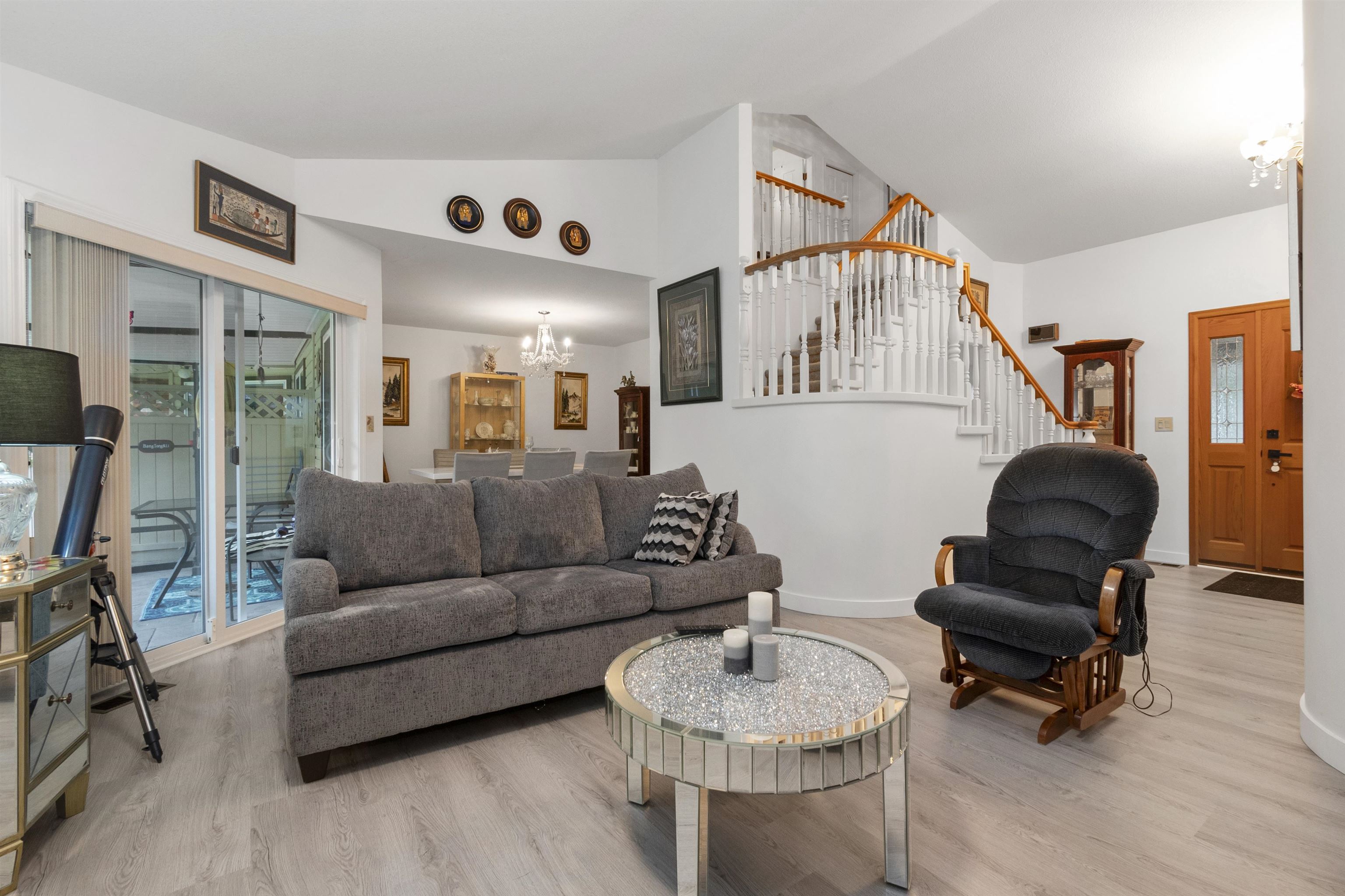 3 9515 WOODBINE STREET, #3
