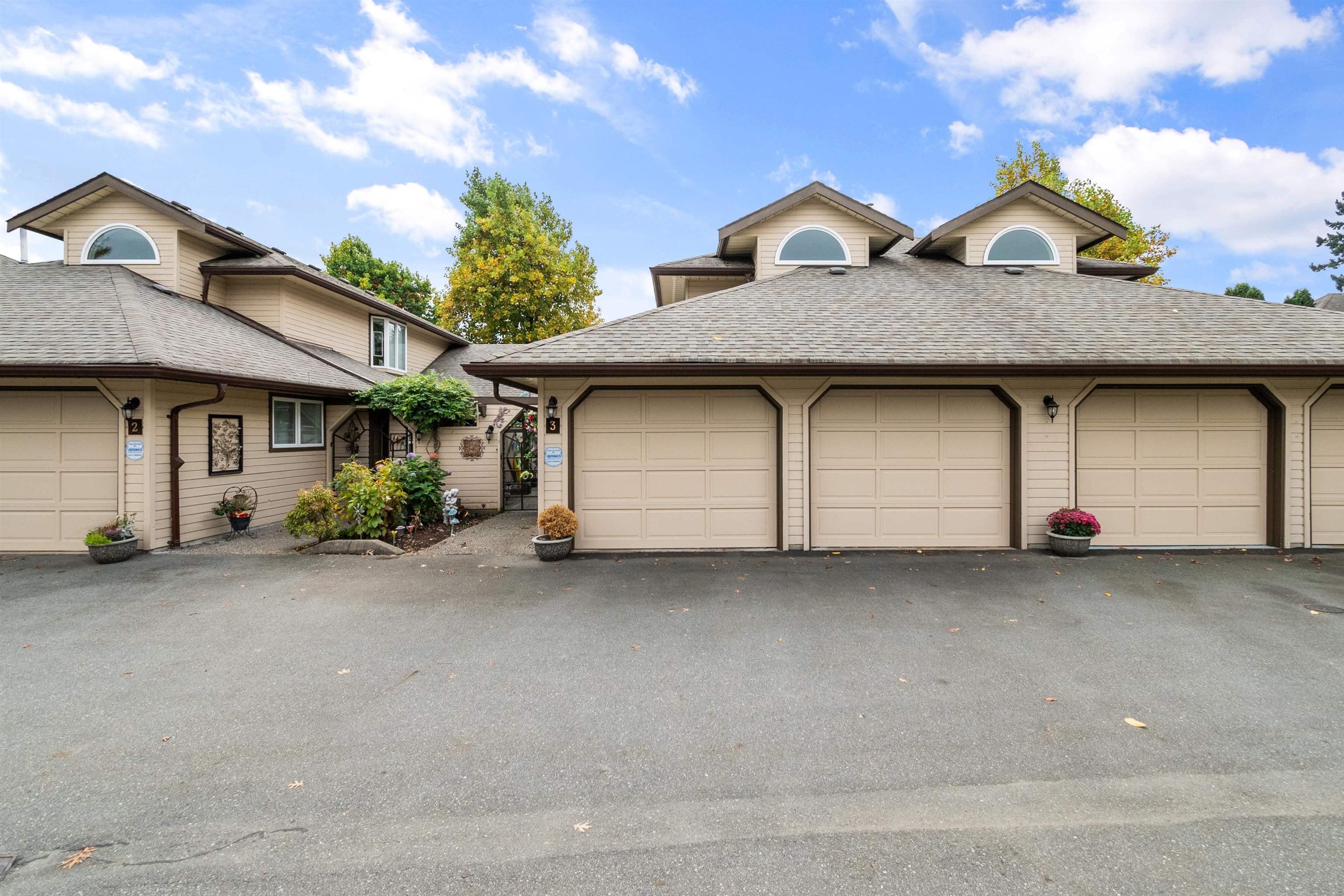 3 9515 WOODBINE STREET, #3