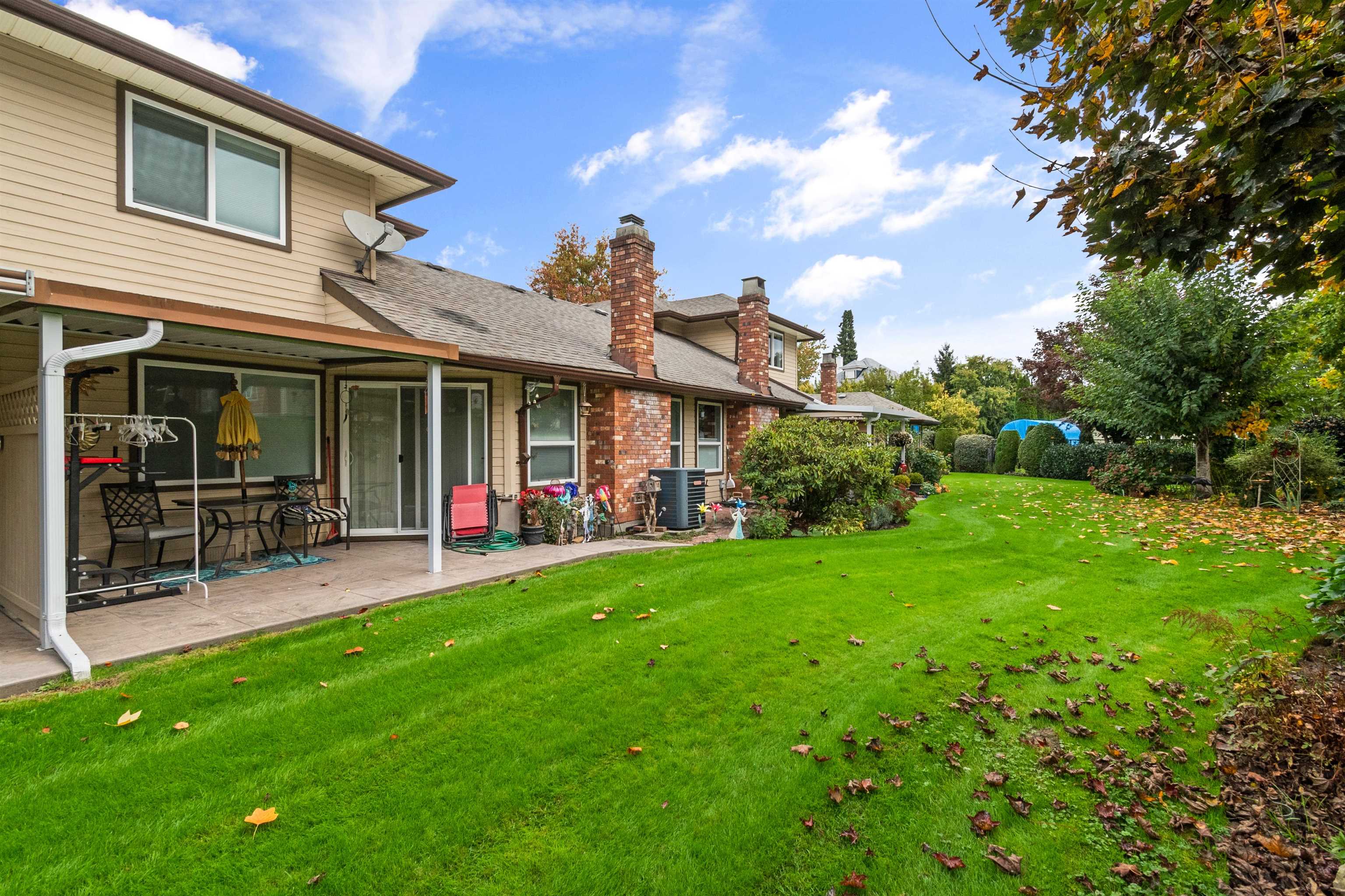 3 9515 WOODBINE STREET, #3