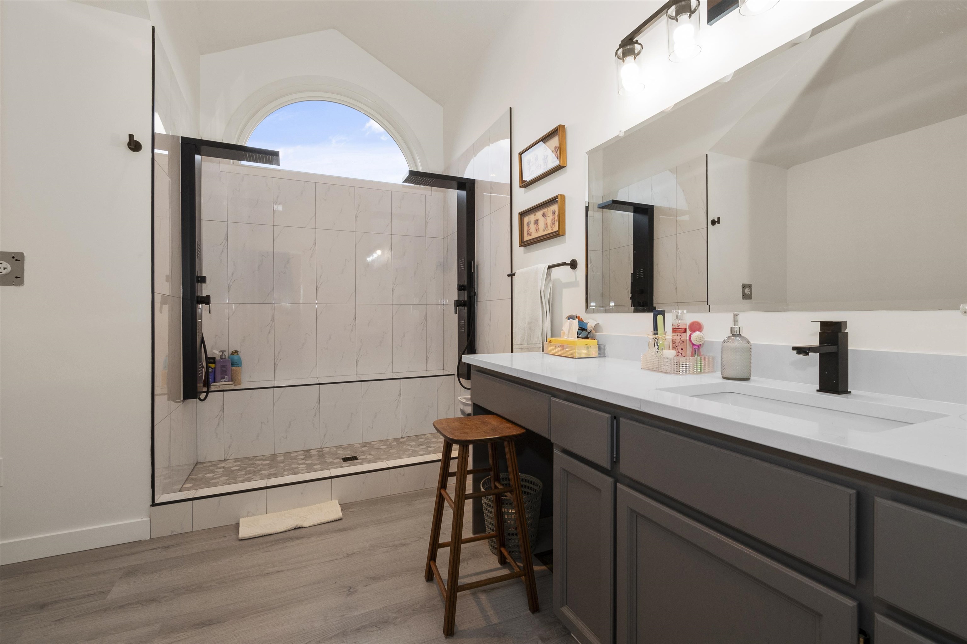 3 9515 WOODBINE STREET, #3
