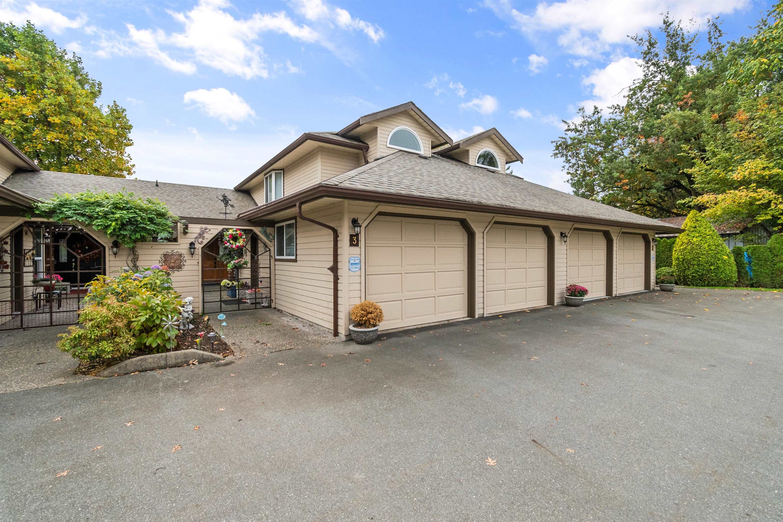 3 9515 WOODBINE STREET, #3