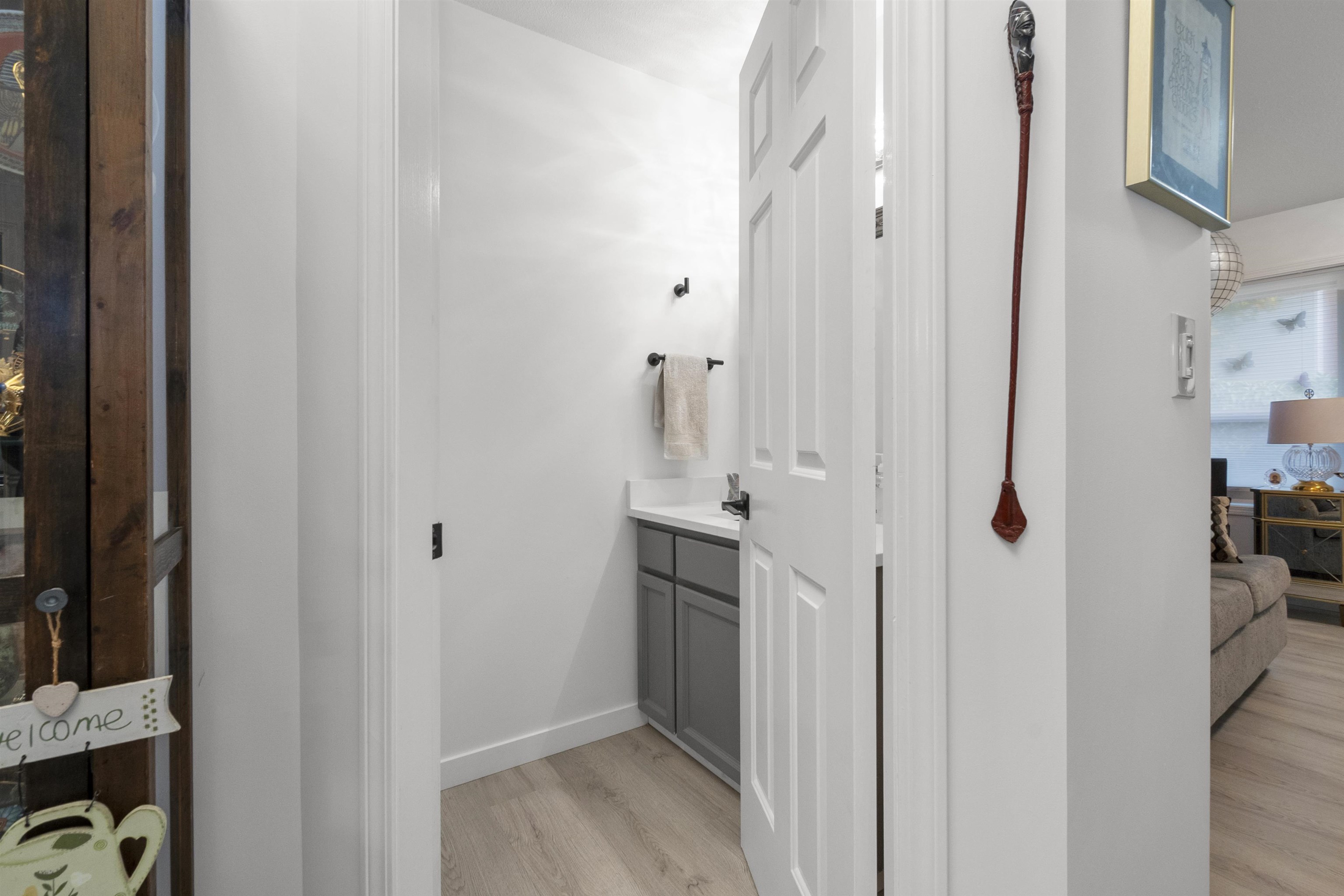 3 9515 WOODBINE STREET, #3