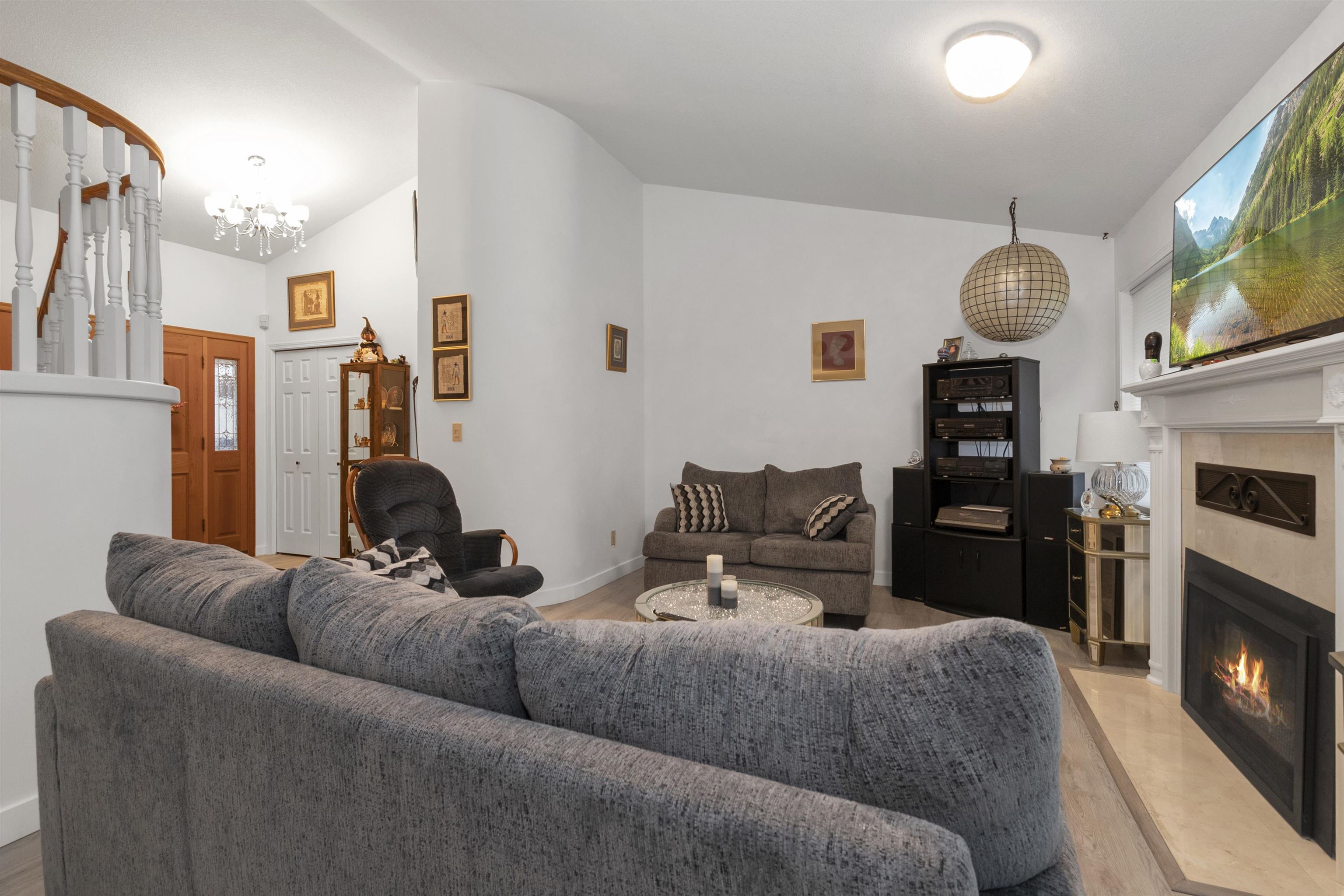 3 9515 WOODBINE STREET, #3