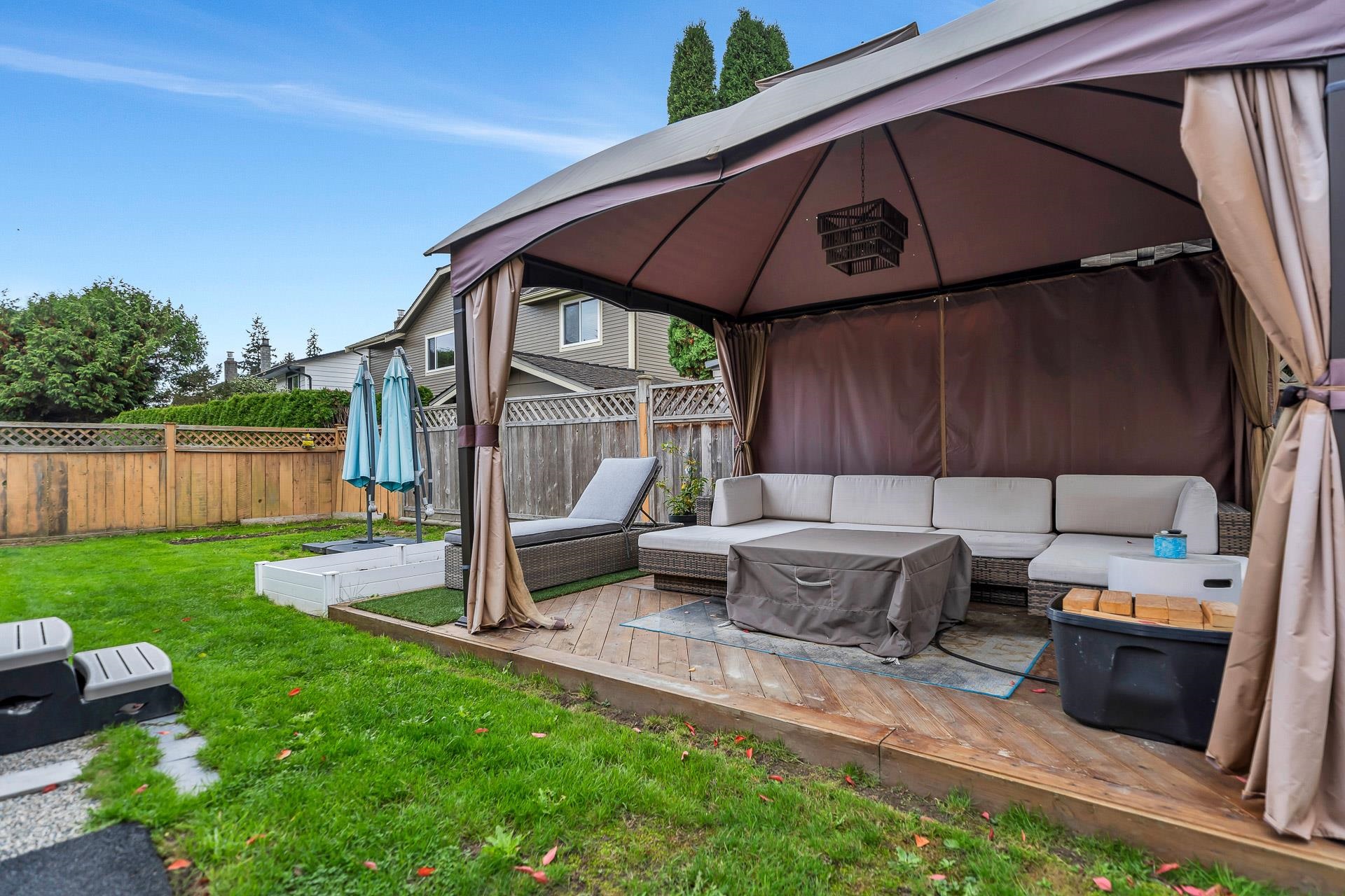4939 LINDEN DRIVE