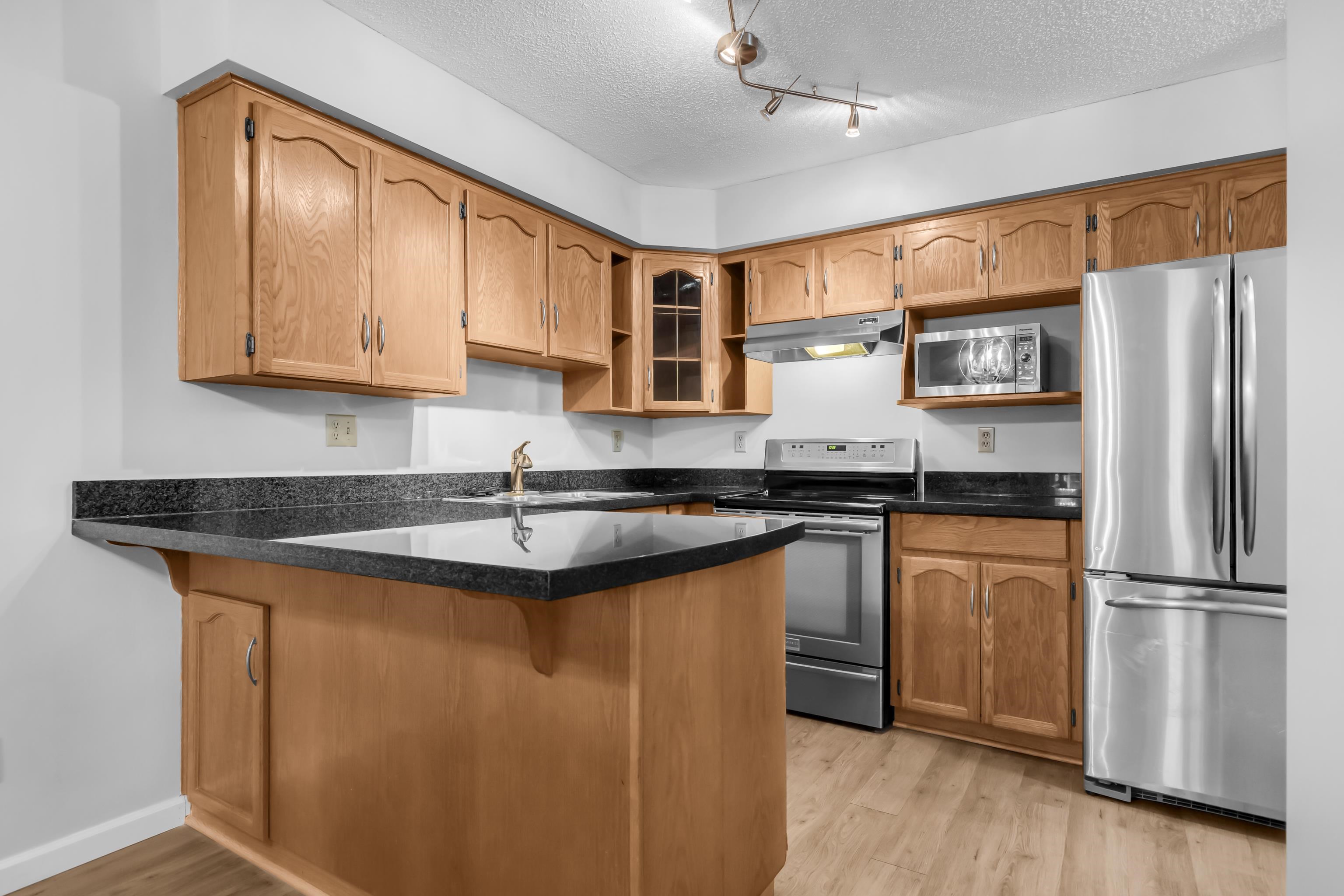 212 22514 116 AVENUE, #212