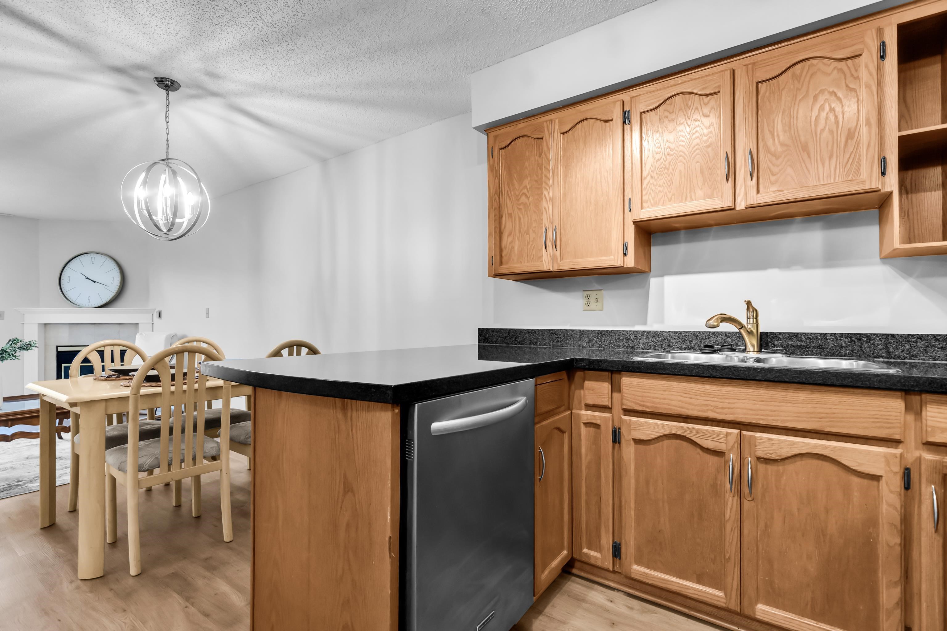 212 22514 116 AVENUE, #212