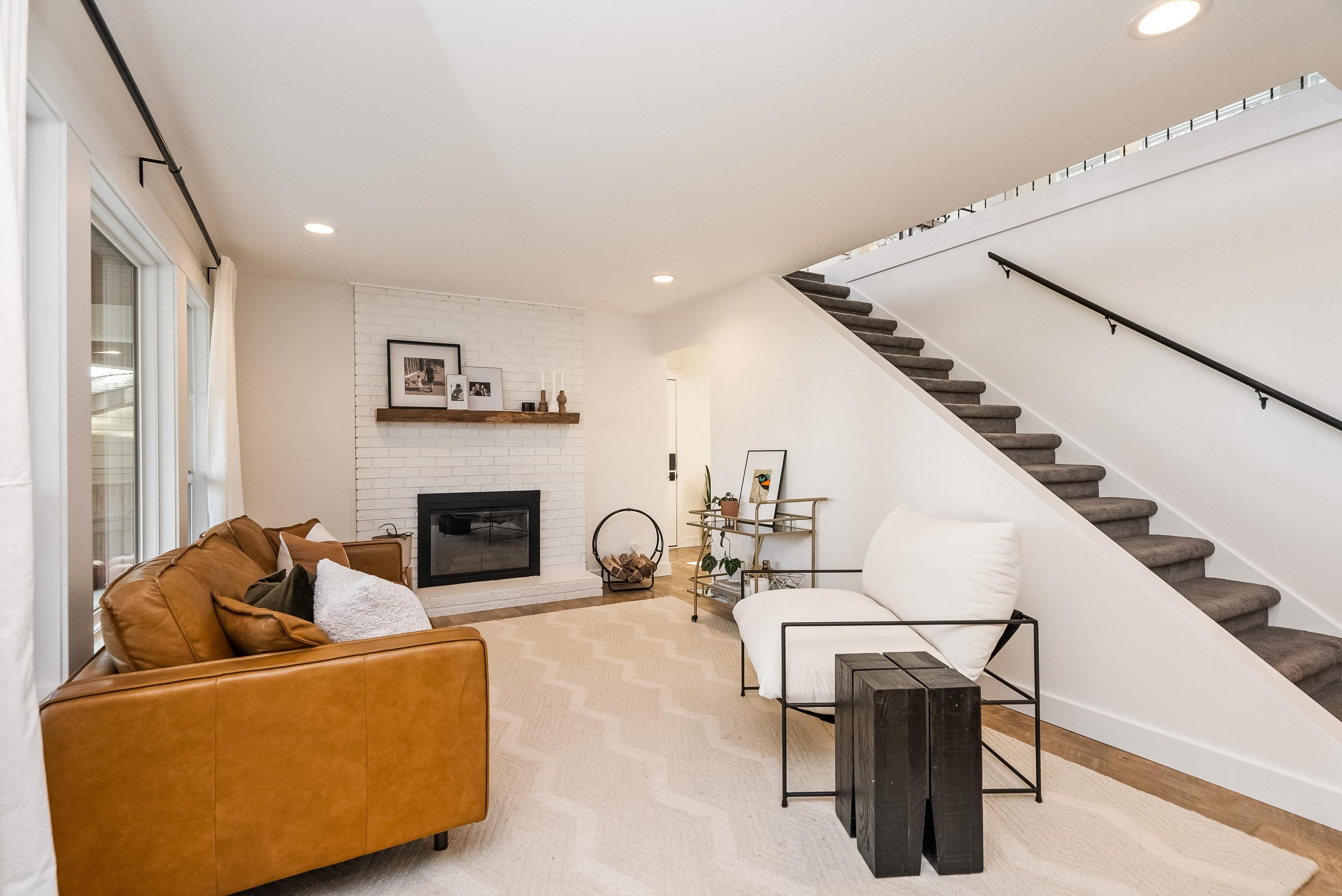 8083 EAGLE CRESCENT