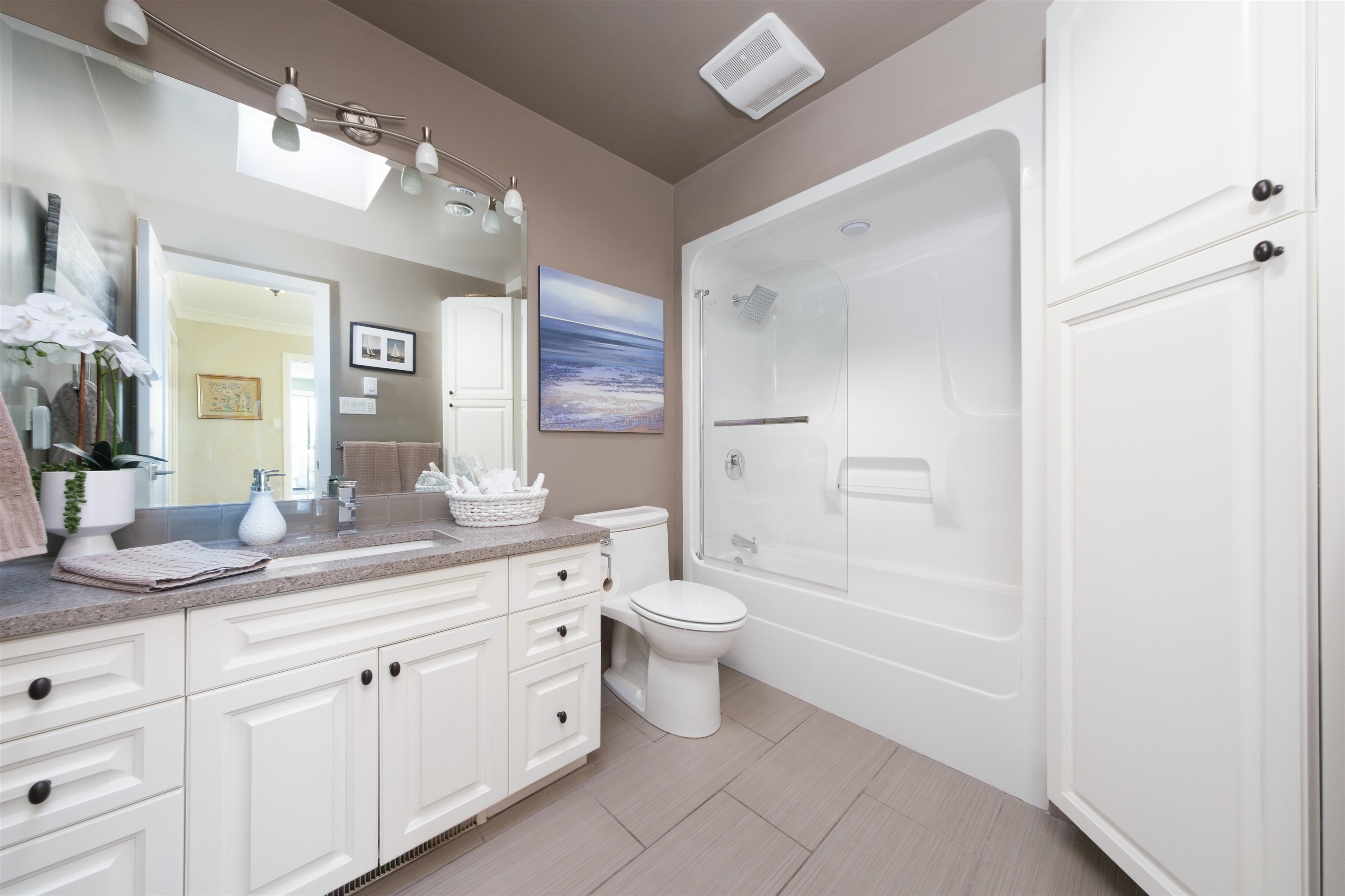 2 2206 FOLKESTONE WAY, #2