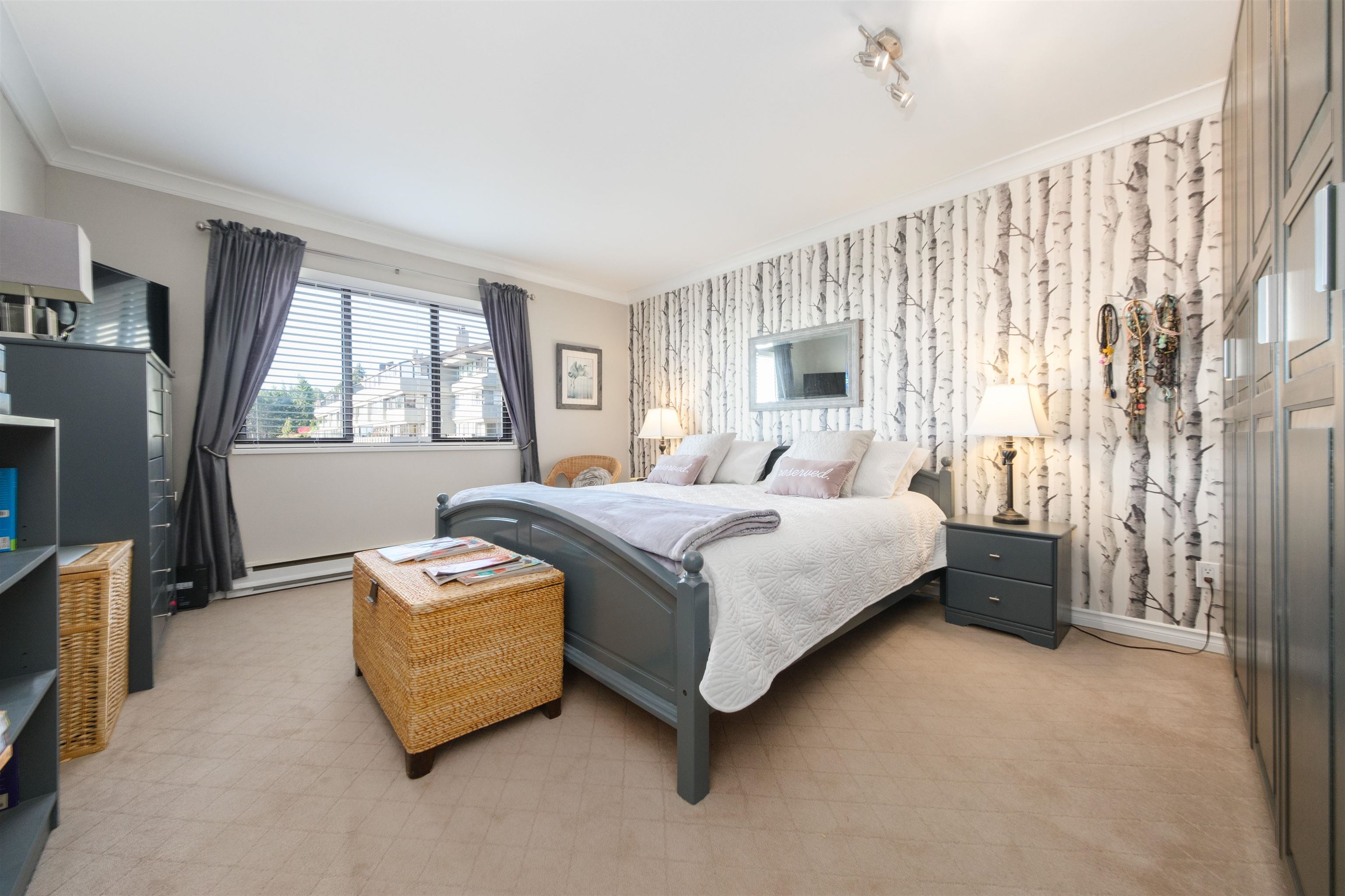 2 2206 FOLKESTONE WAY, #2