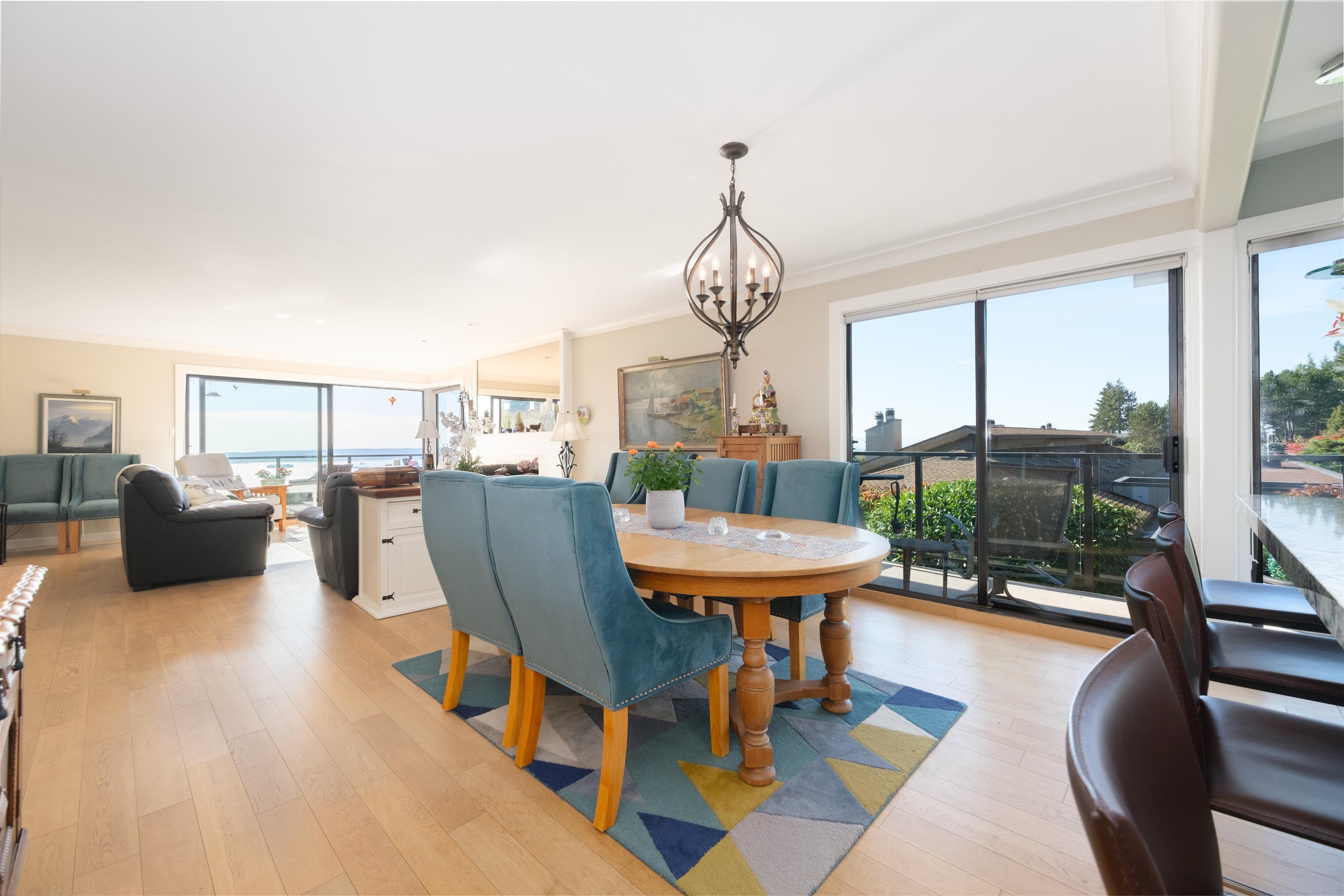 2 2206 FOLKESTONE WAY, #2