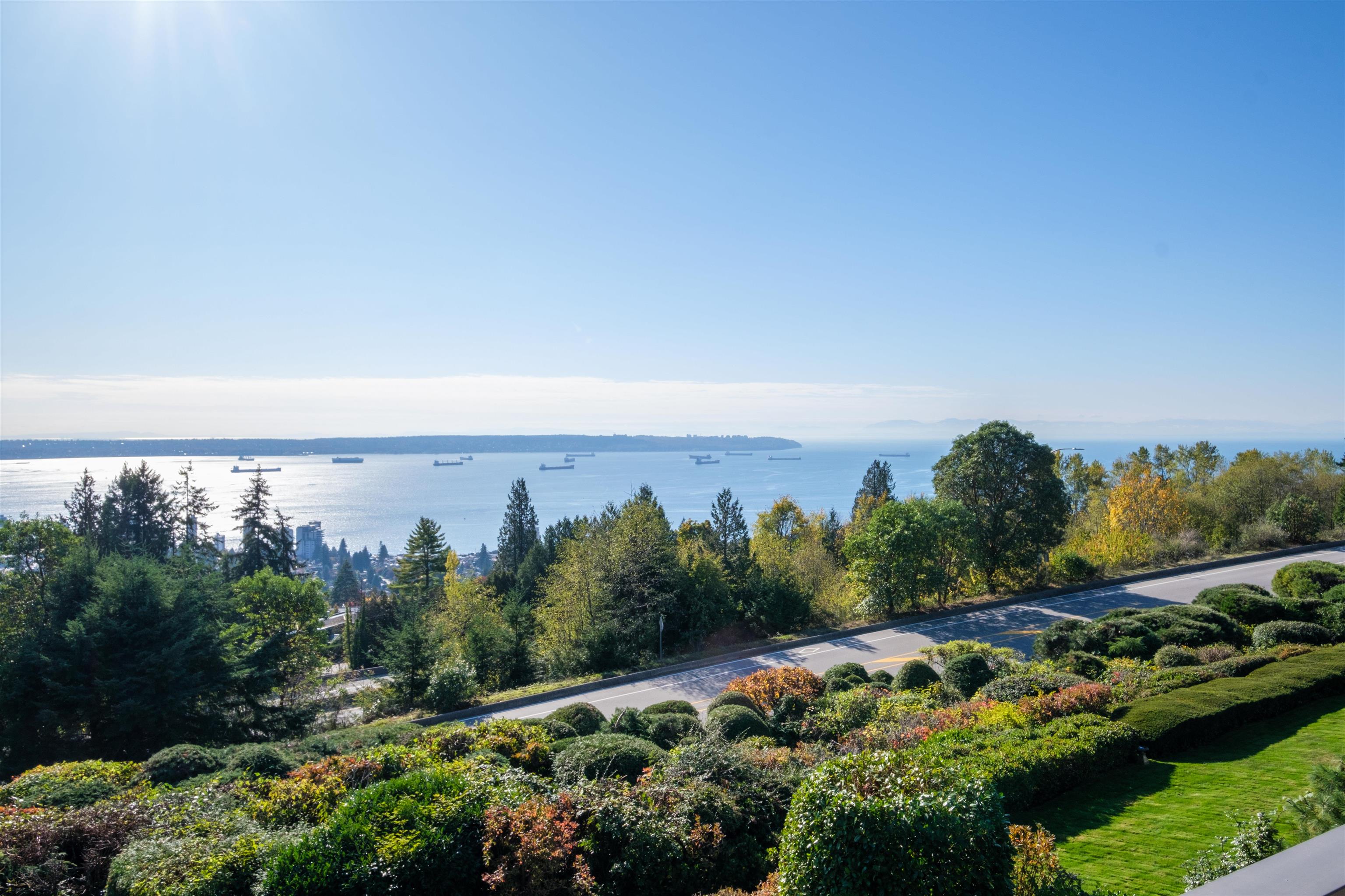 2 2206 FOLKESTONE WAY, #2