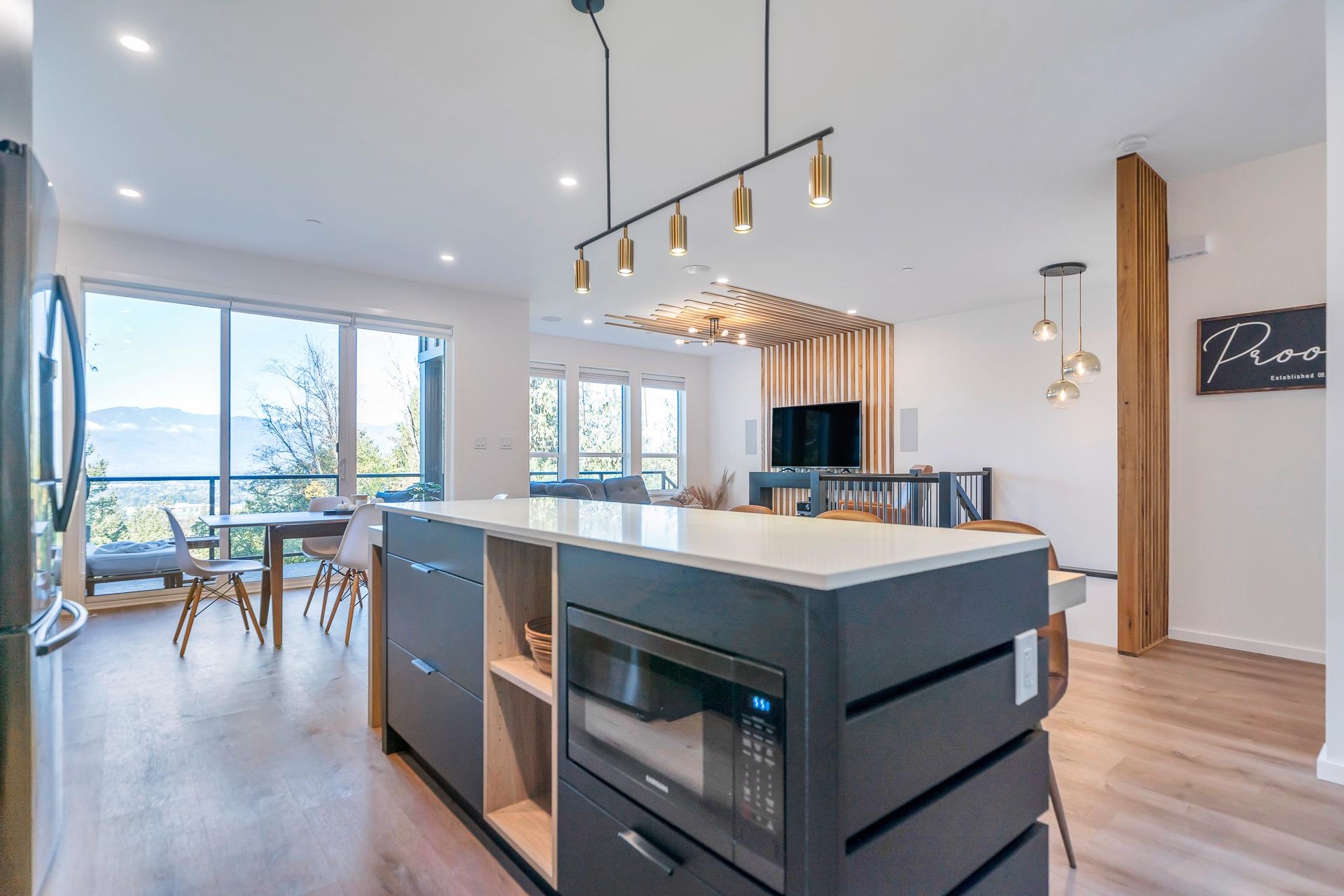 9 5988 LINDEMAN STREET, #9