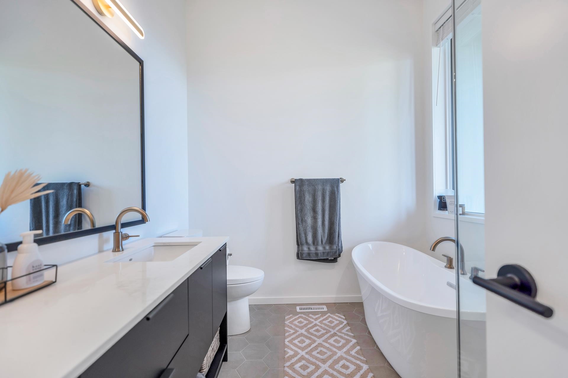 9 5988 LINDEMAN STREET, #9