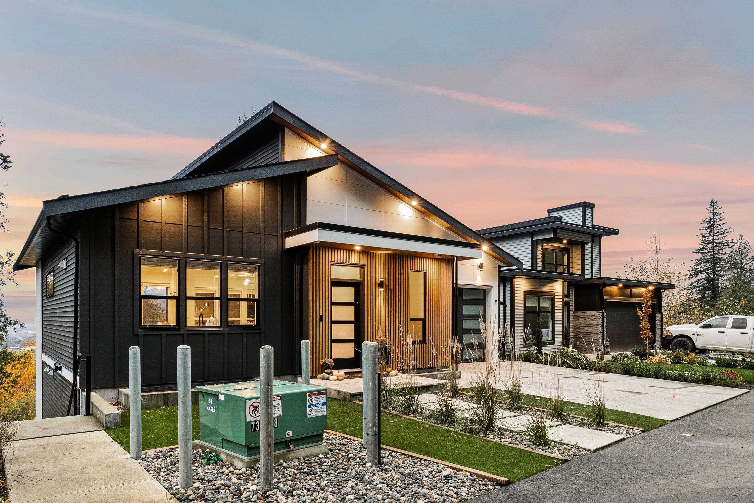 9 5988 LINDEMAN STREET, #9