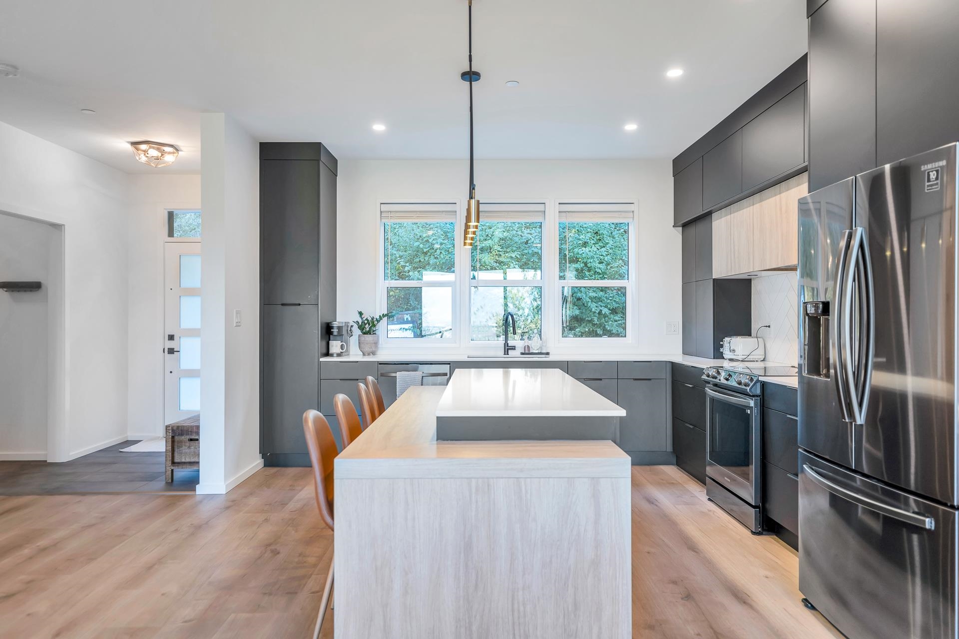 9 5988 LINDEMAN STREET, #9