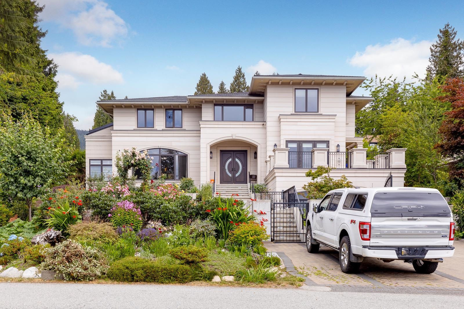 1135 QUEENS AVENUE