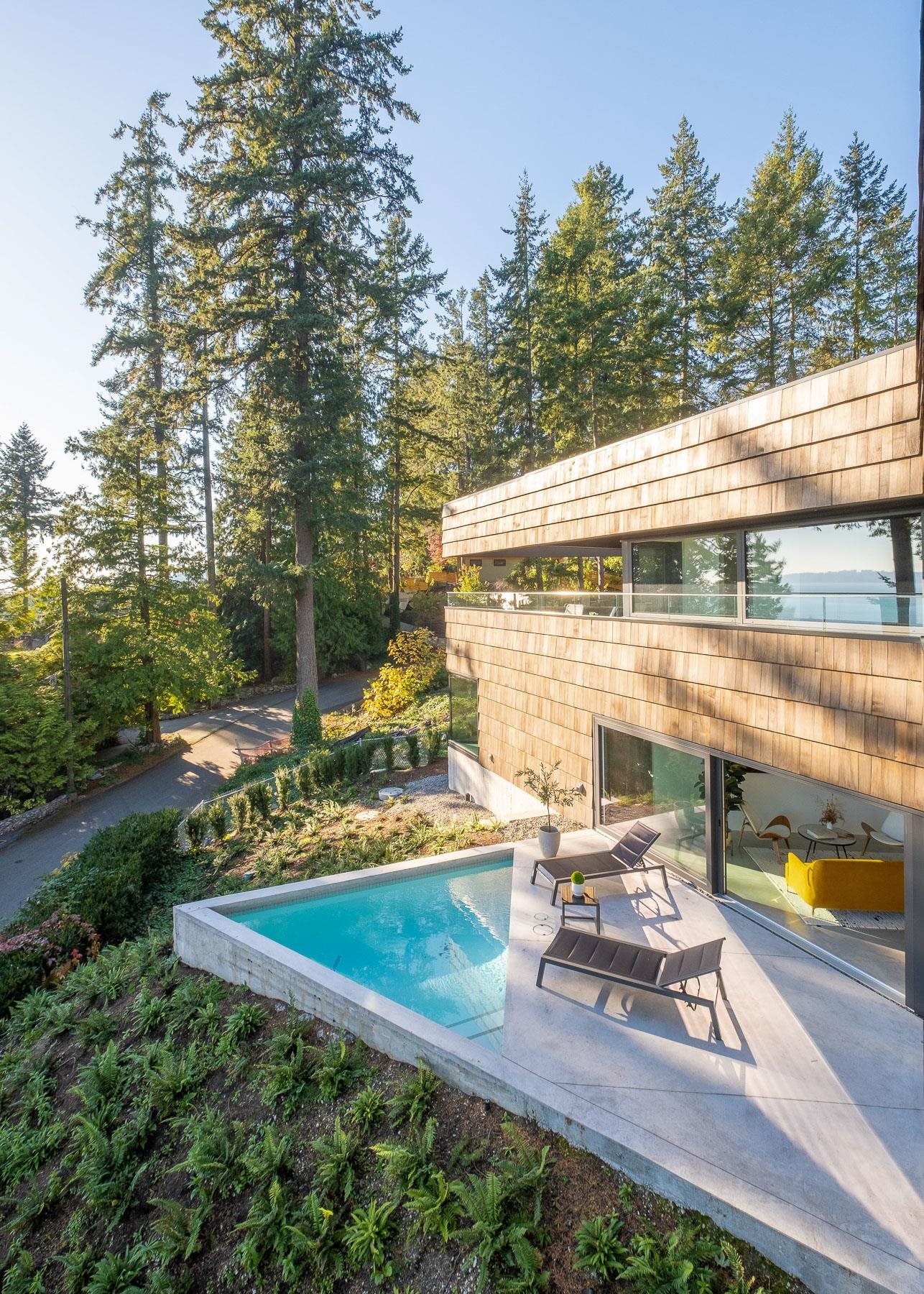 4166 ROSE CRESCENT