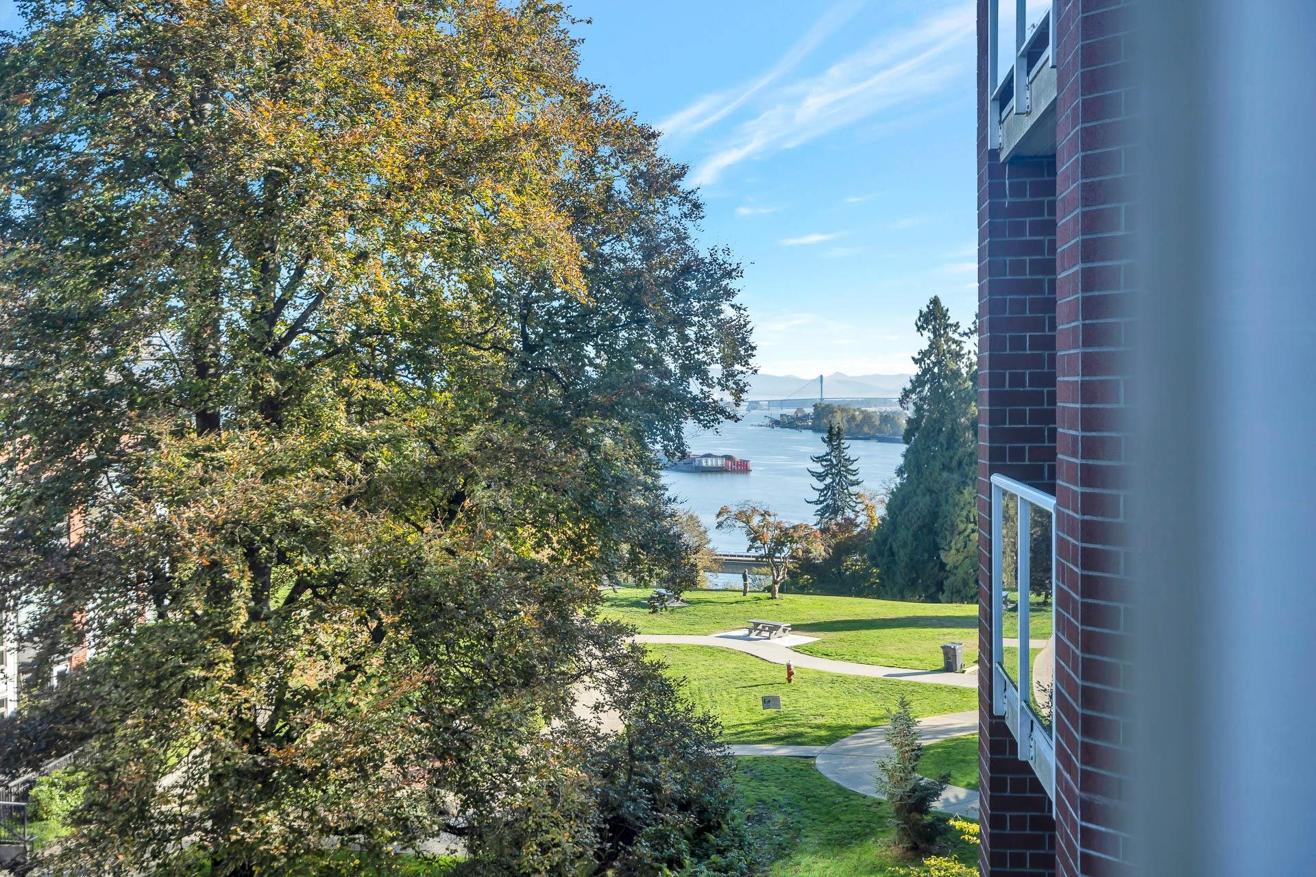 304 14 E ROYAL AVENUE, #304