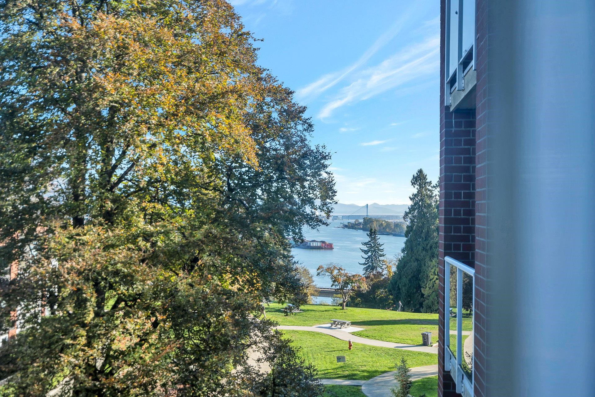 304 14 E ROYAL AVENUE, #304