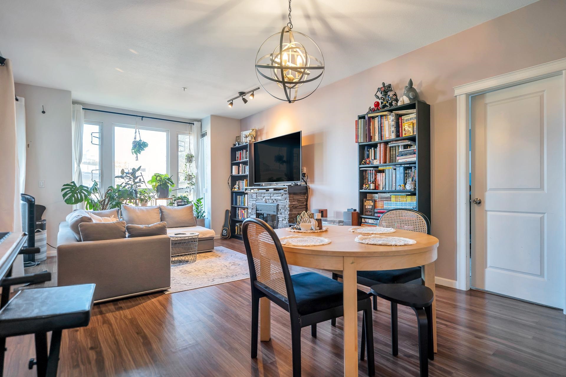 304 14 E ROYAL AVENUE, #304