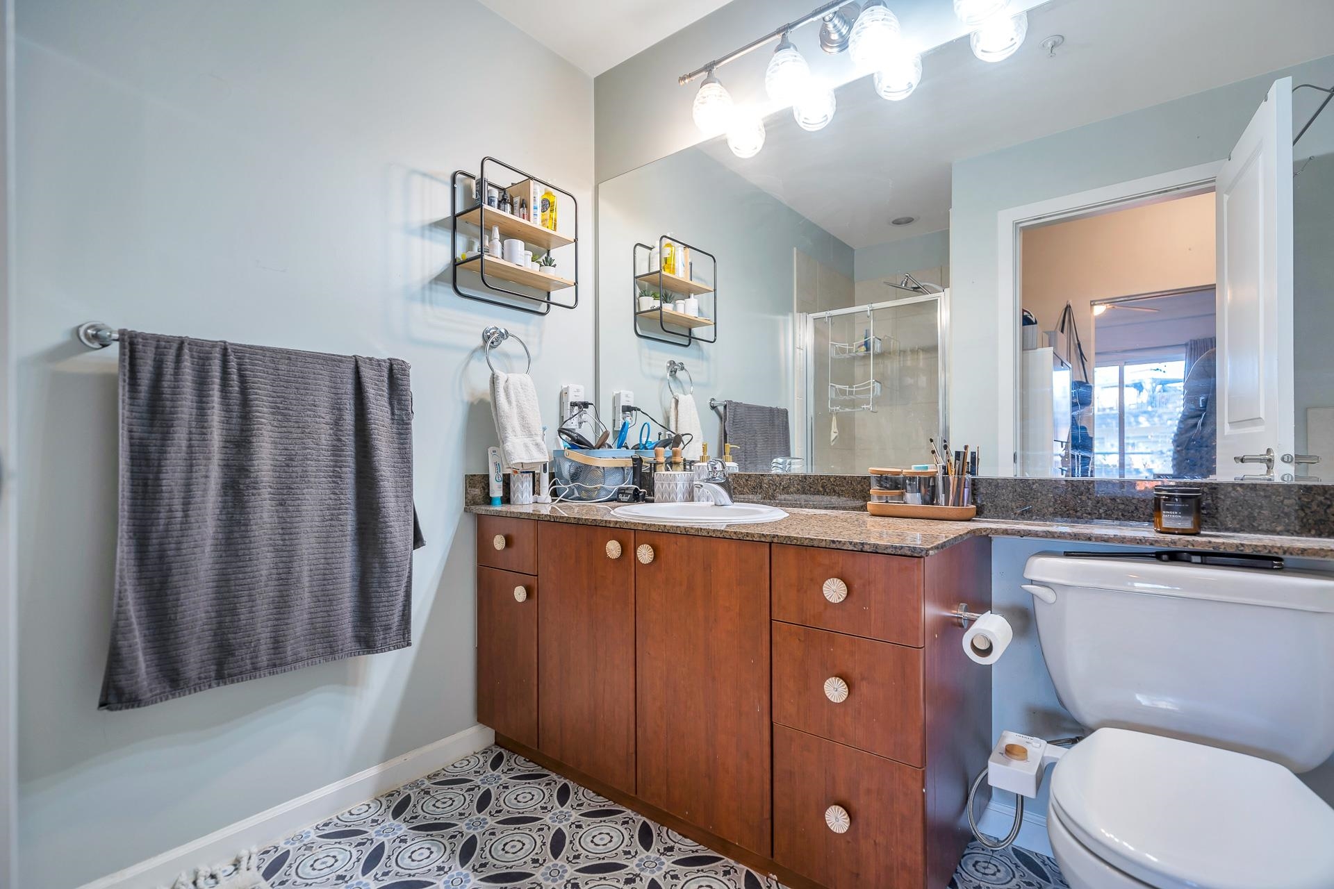 304 14 E ROYAL AVENUE, #304