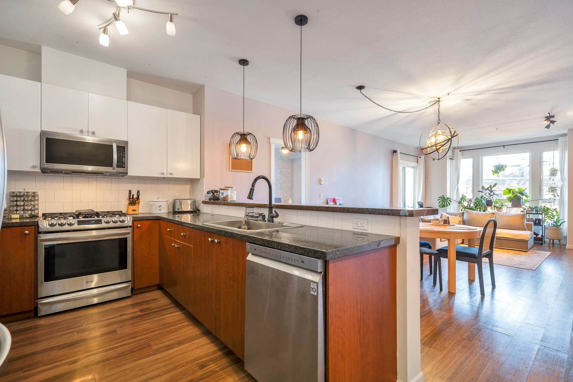 304 14 E ROYAL AVENUE, #304