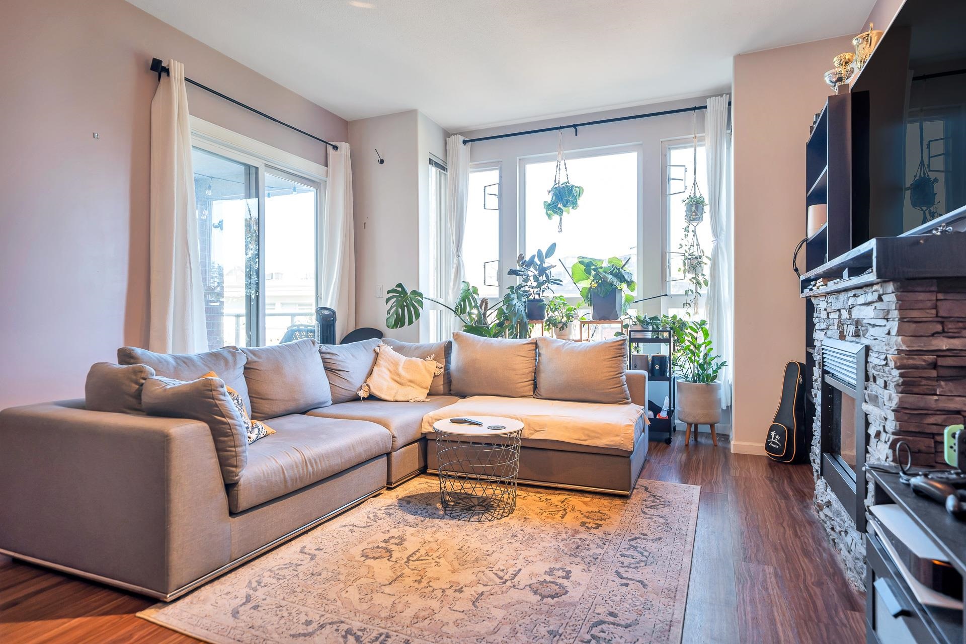 304 14 E ROYAL AVENUE, #304
