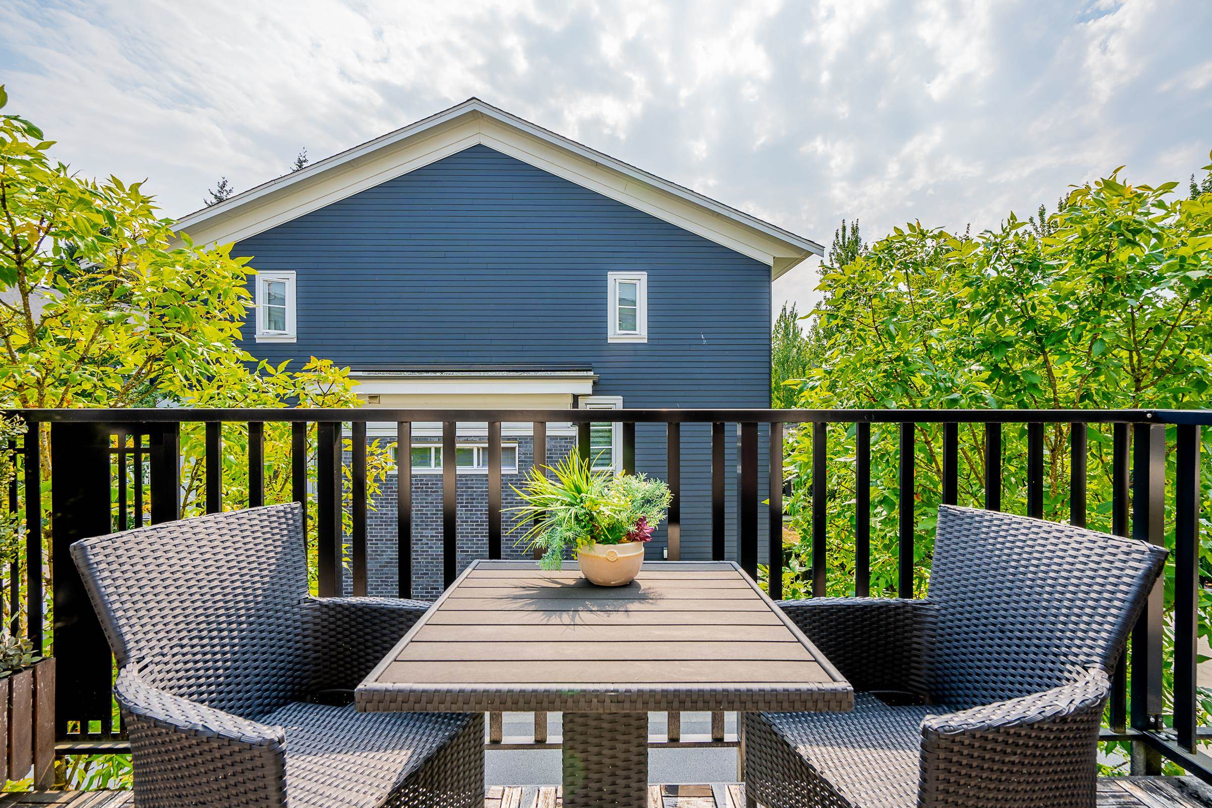 114 548 FOSTER AVENUE, #114