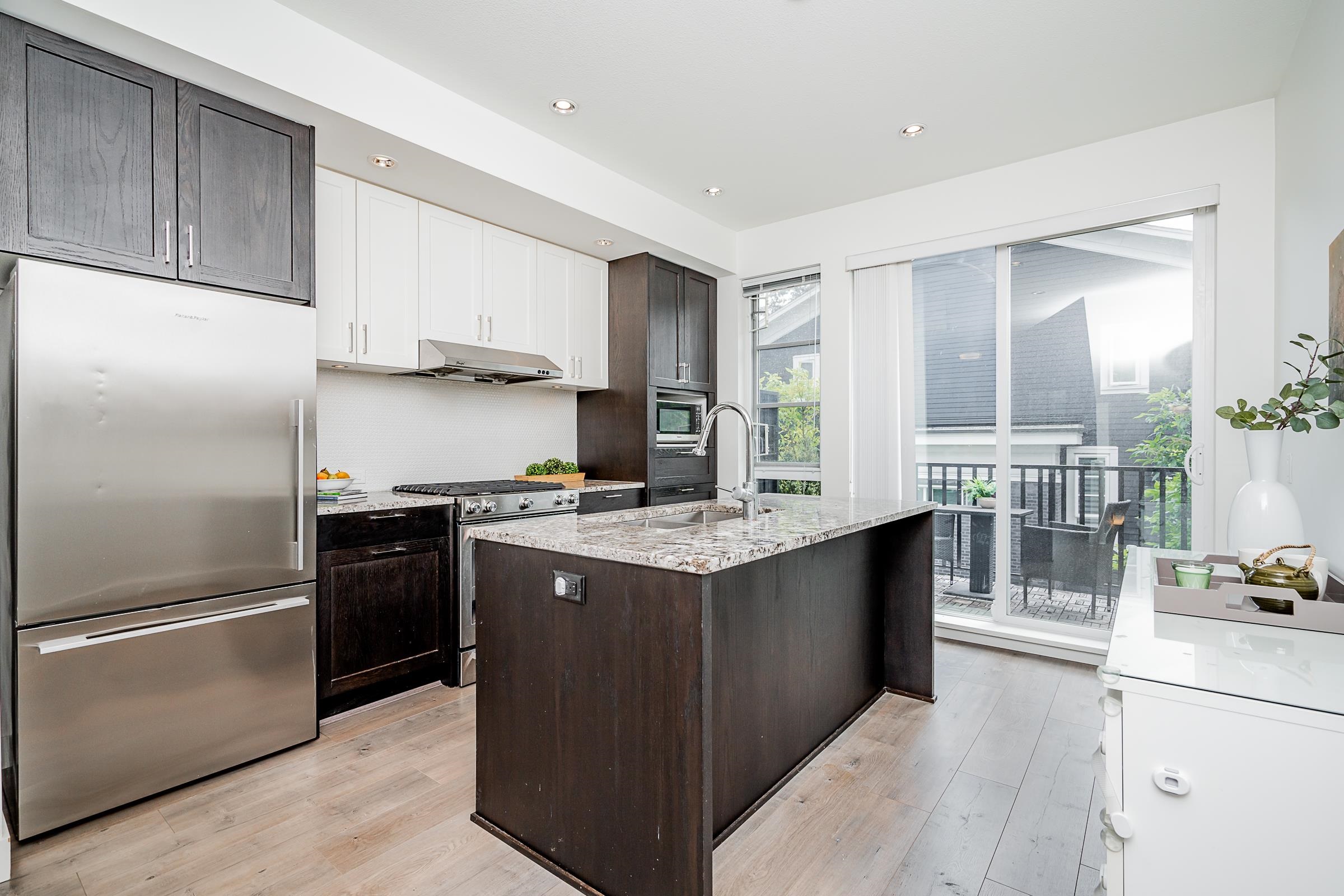 114 548 FOSTER AVENUE, #114
