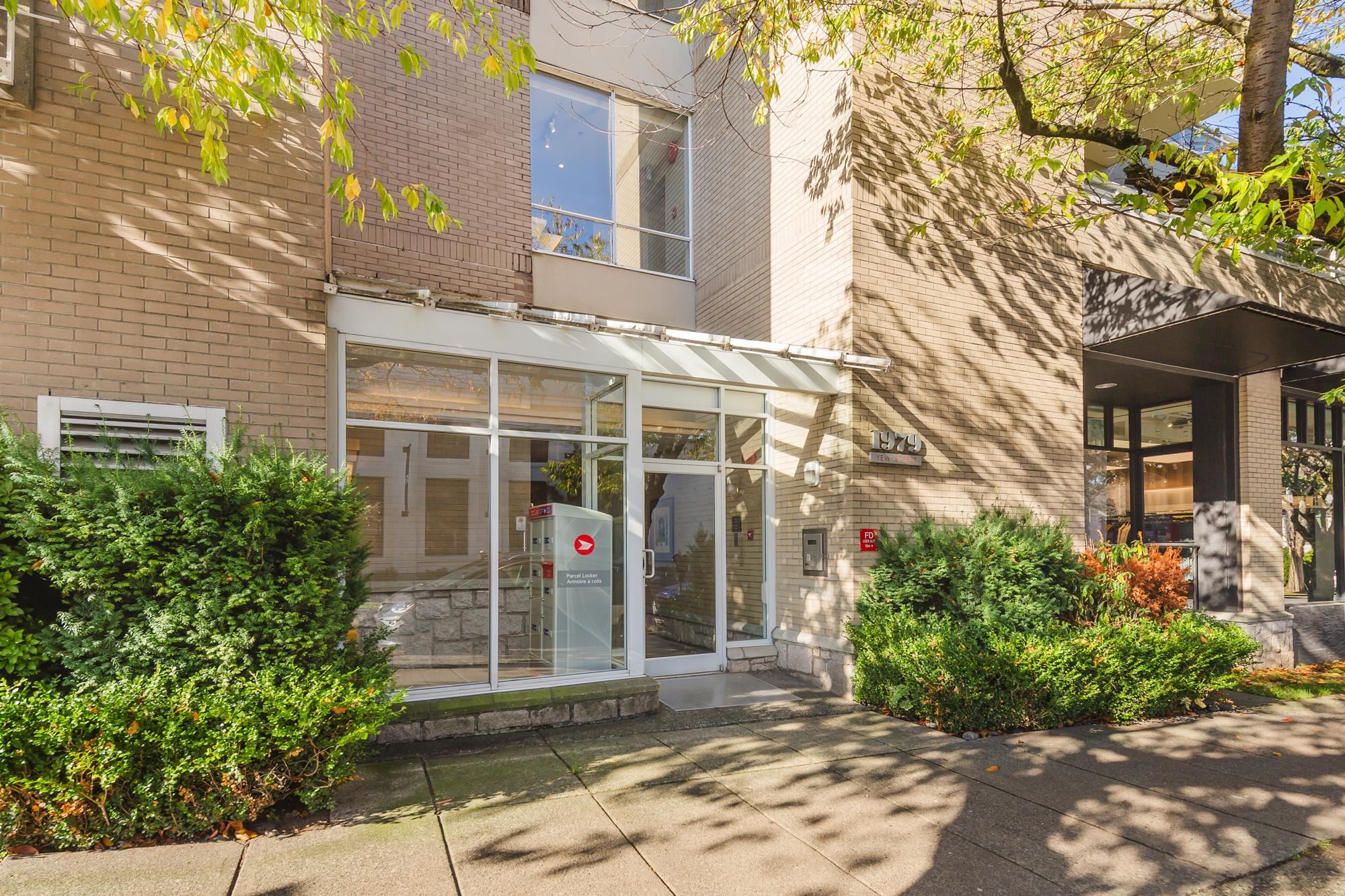 208 1979 YEW STREET, #208