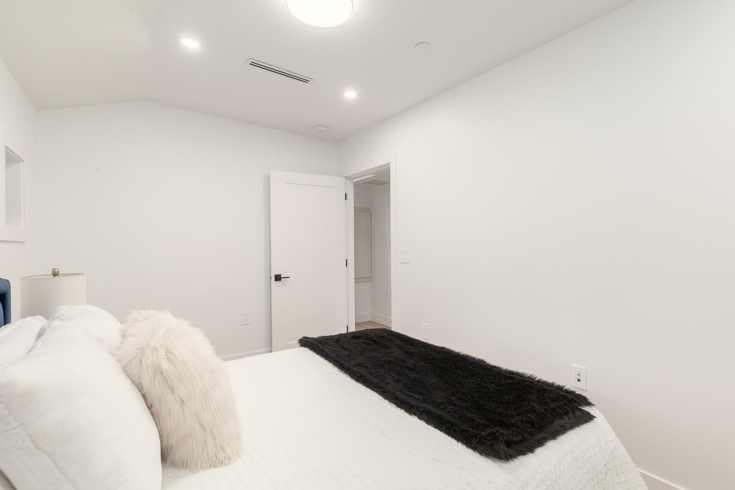 1211 W 16TH AVENUE