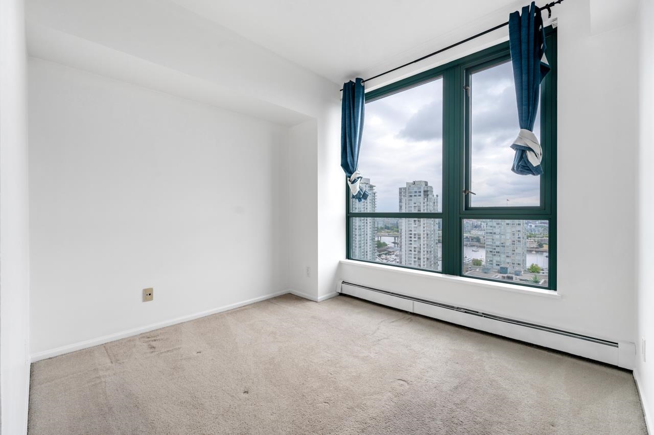 2402 289 DRAKE STREET, #2402