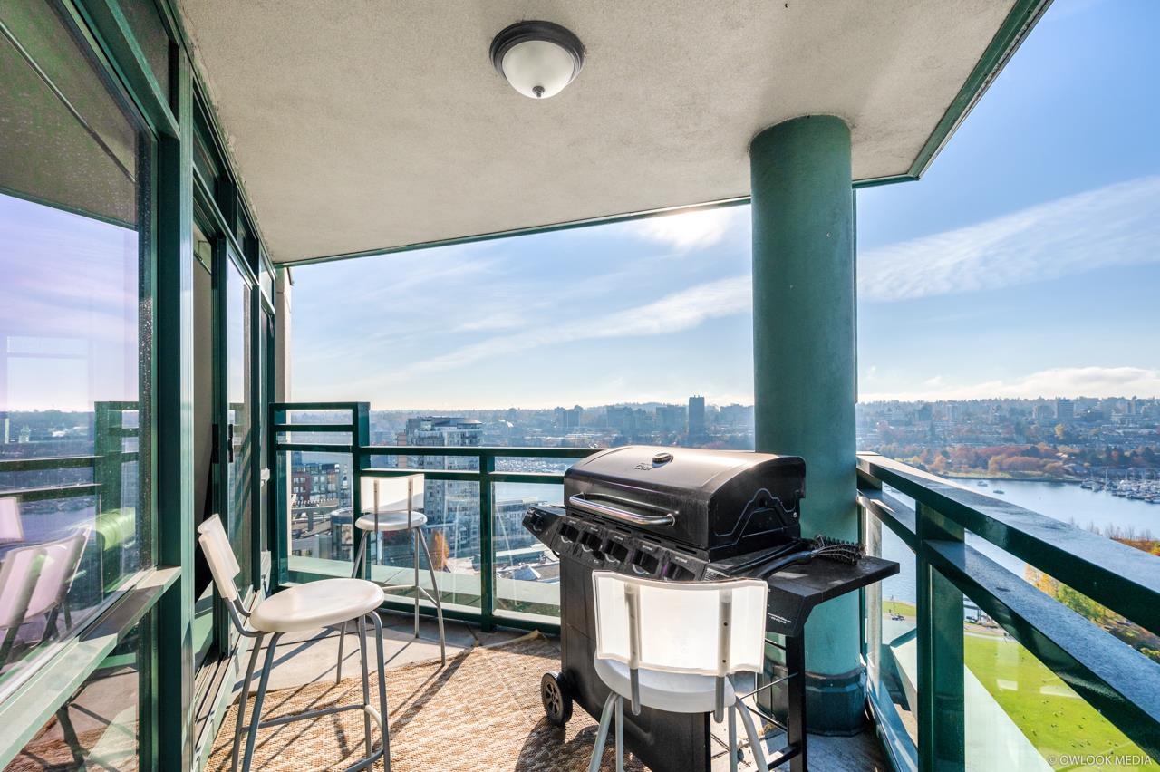2402 289 DRAKE STREET, #2402