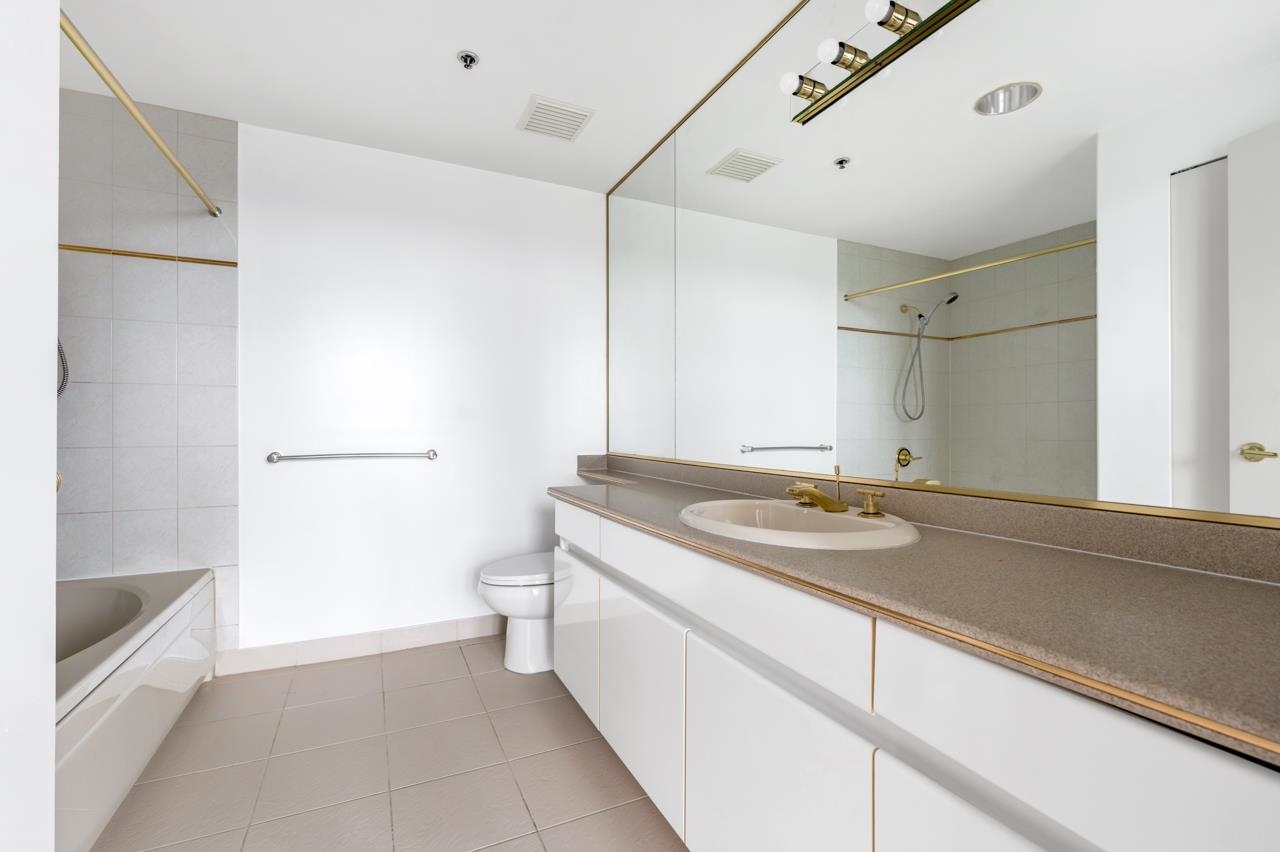 2402 289 DRAKE STREET, #2402