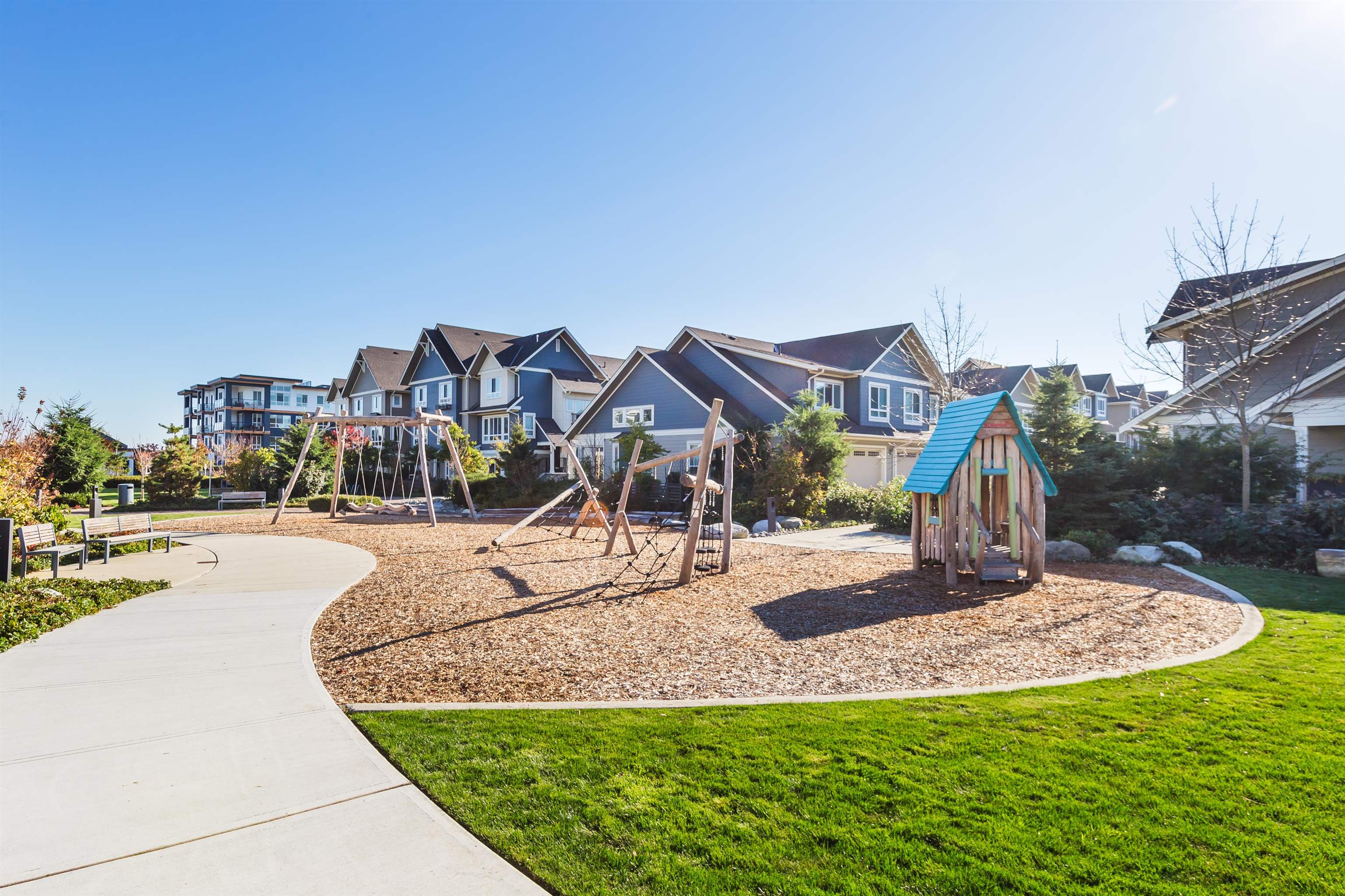 327 1792 STARLING DRIVE, #327