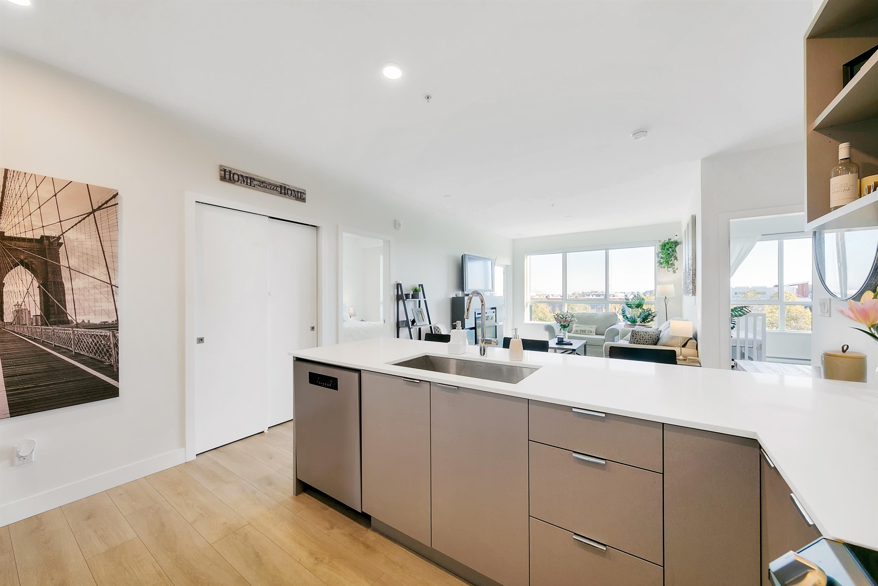 327 1792 STARLING DRIVE, #327