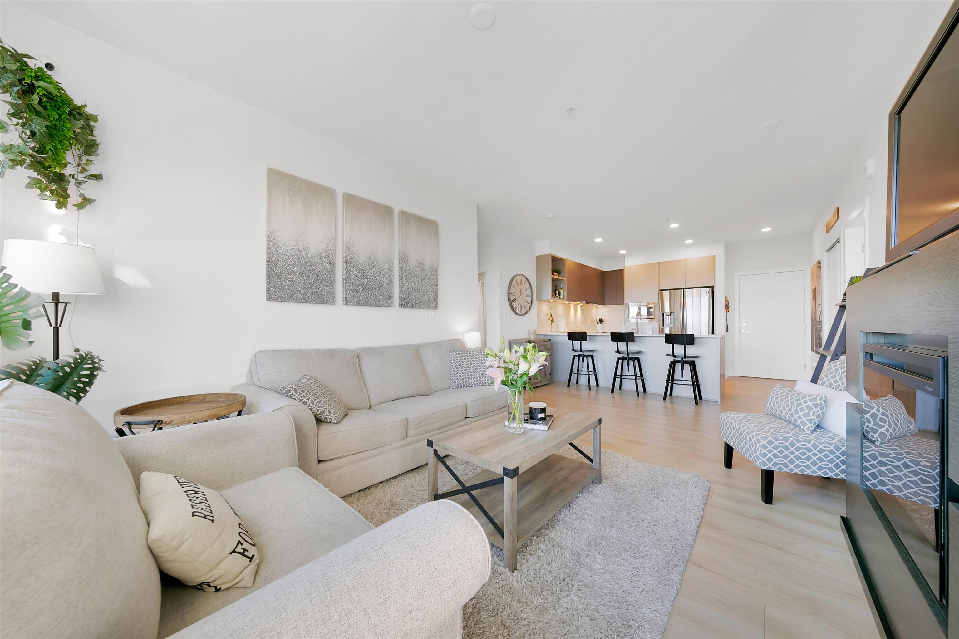 327 1792 STARLING DRIVE, #327