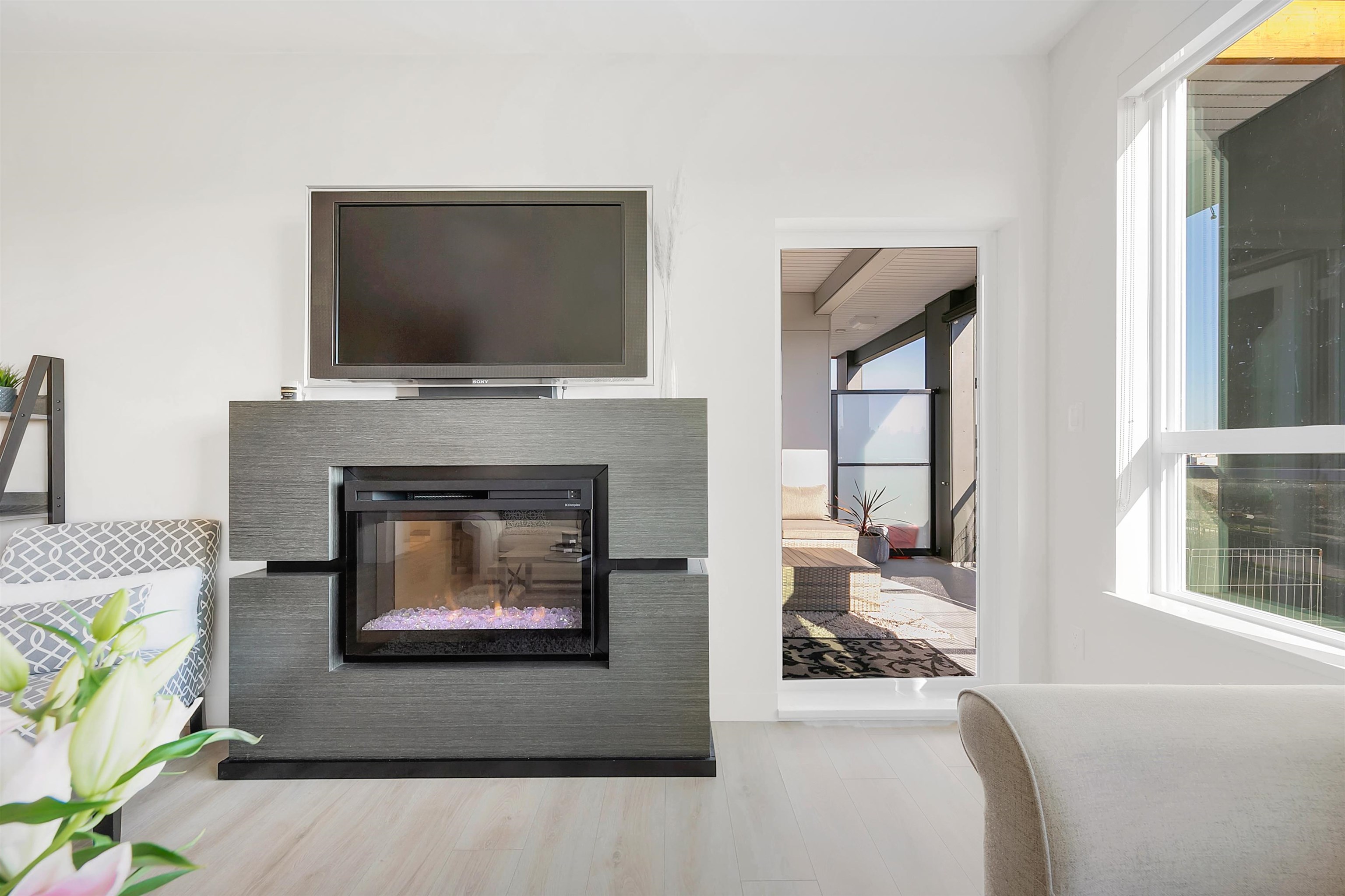 327 1792 STARLING DRIVE, #327